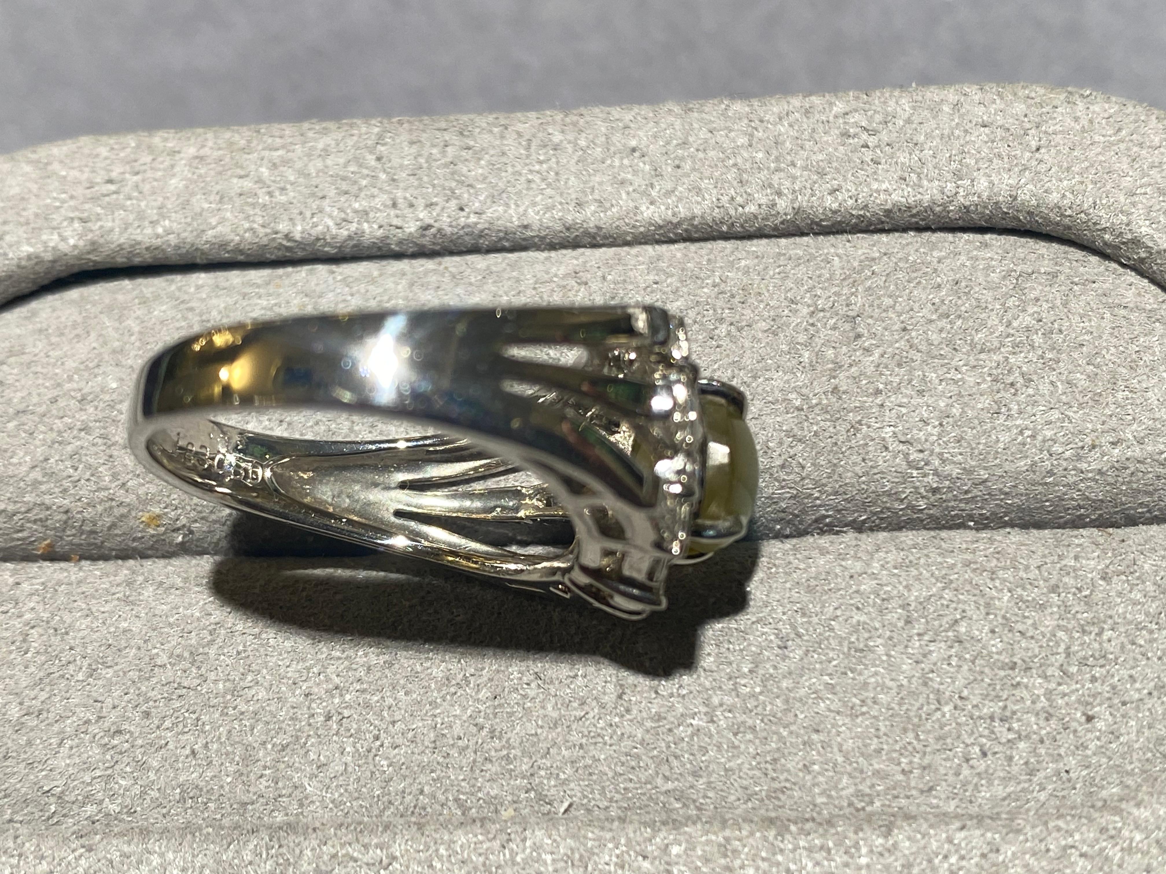 Contemporary Cat's Eye Chrysoberyl and Diamond Ring in 18k White Gold For Sale