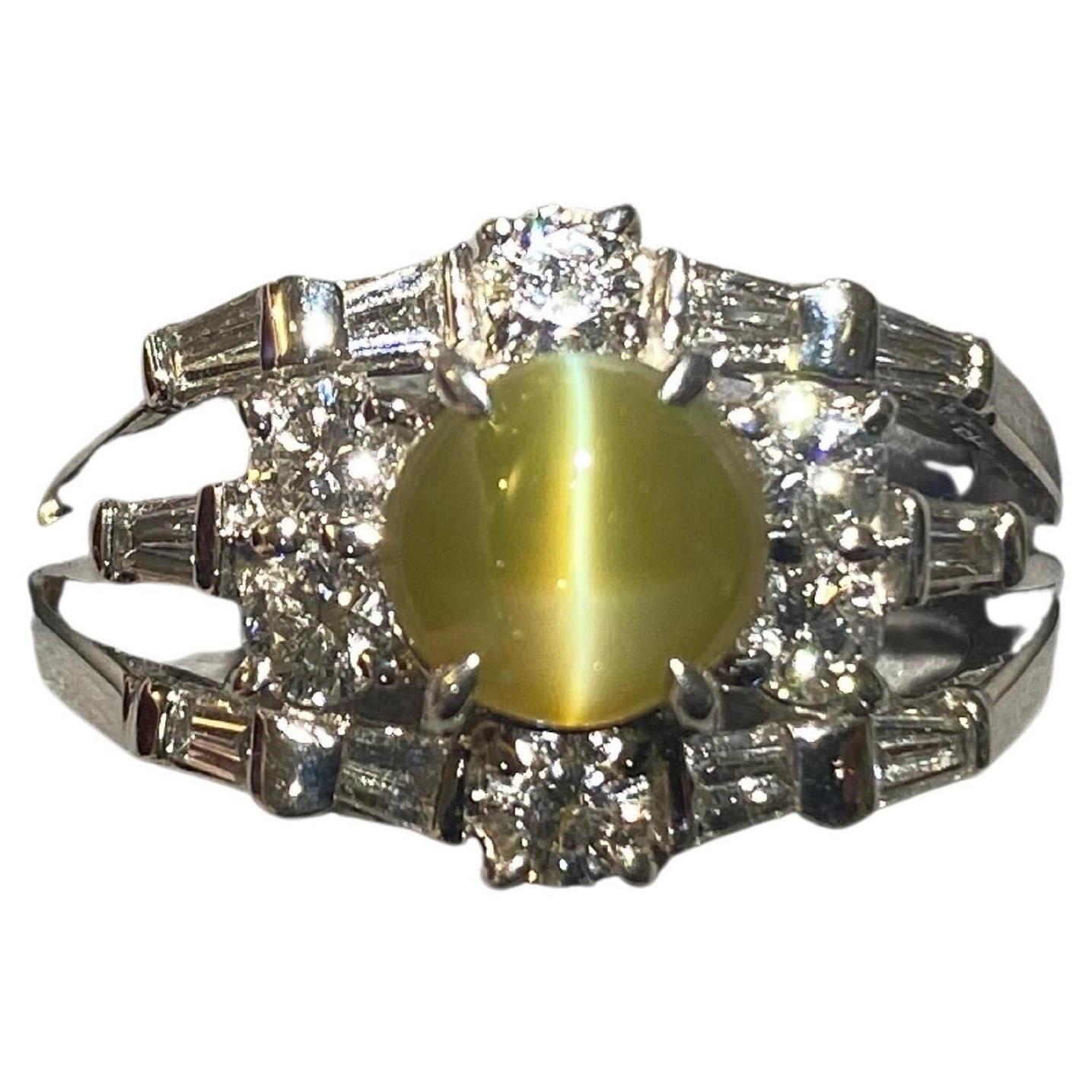 Cat's Eye Chrysoberyl and Diamond Ring in 18k White Gold For Sale