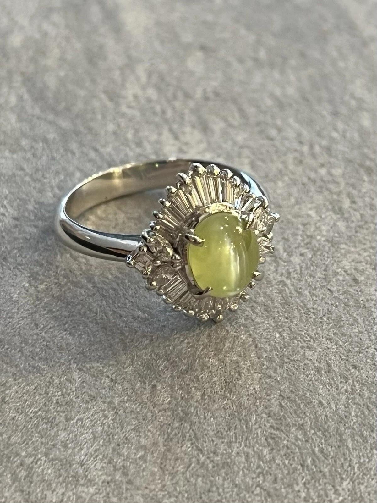 Katzenaugen-Chrysoberyll-Cabochon und Diamantring aus Platin im Zustand „Hervorragend“ im Angebot in La Jolla, CA