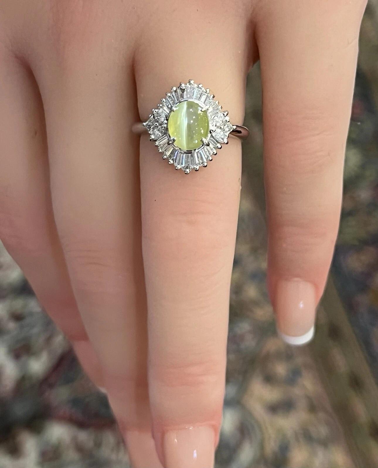 Katzenaugen-Chrysoberyll-Cabochon und Diamantring aus Platin Damen im Angebot