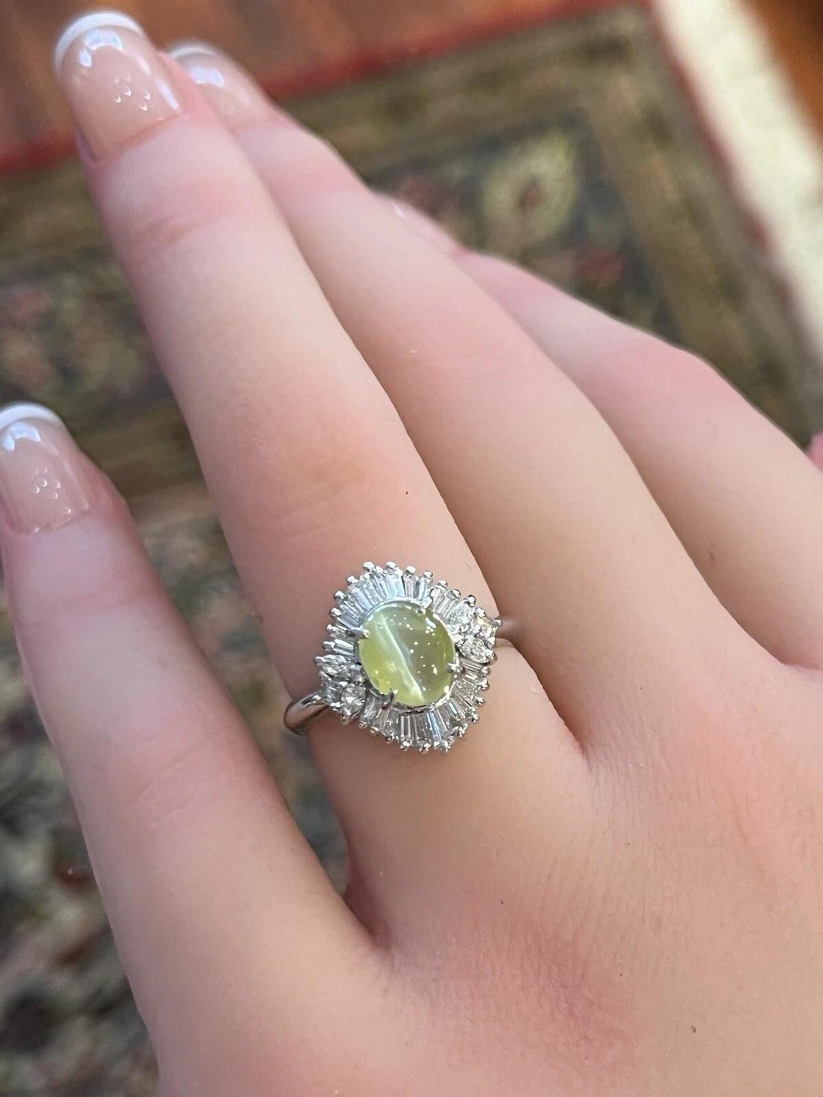 Katzenaugen-Chrysoberyll-Cabochon und Diamantring aus Platin im Angebot 2