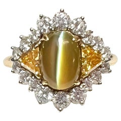 Cat's Eye Chrysoberyll, Ring mit gelbem und weißem Fancy-Diamant