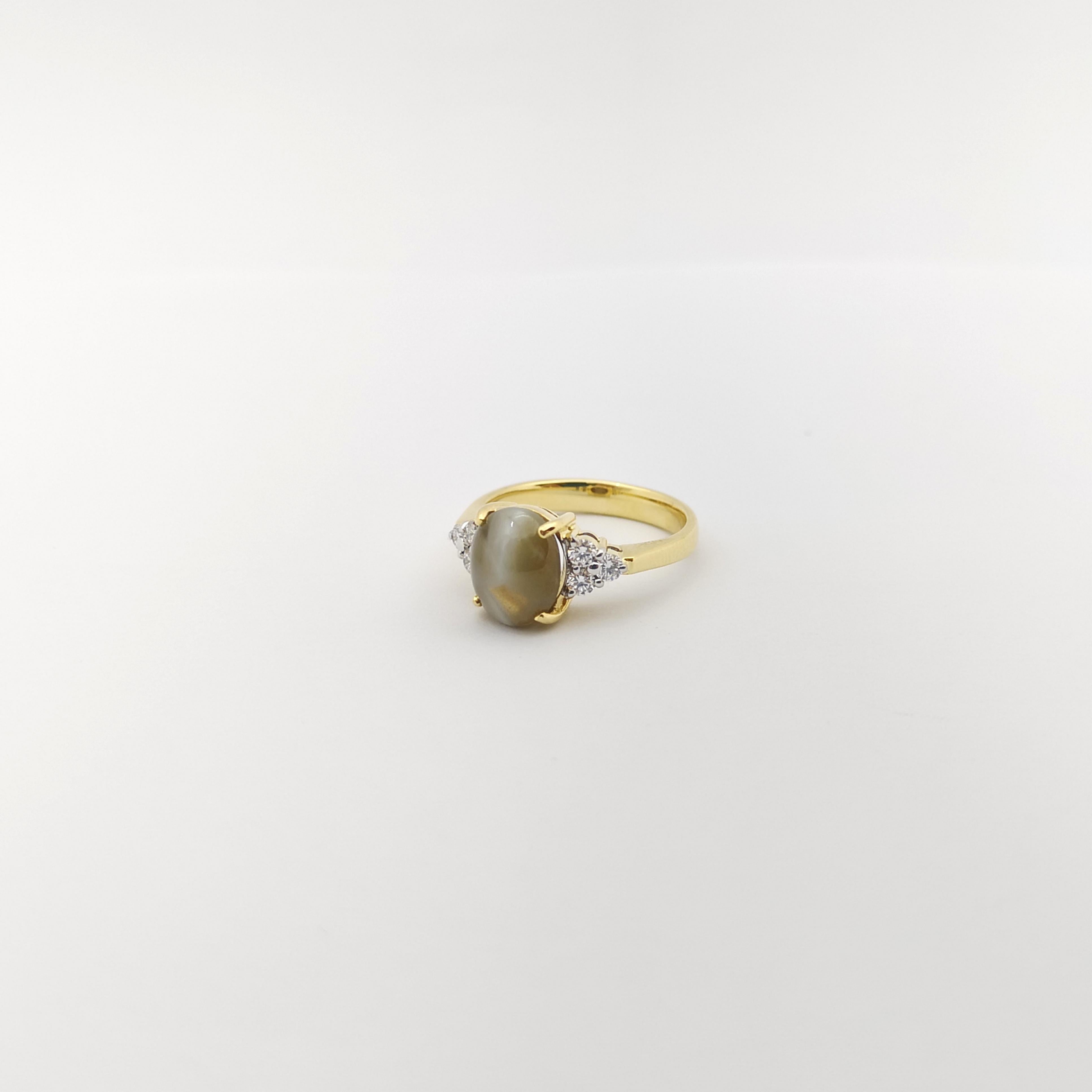 Women's Cat's Eye Chrysoberyl with Diamond Ring set in 18K Gold Settings For Sale