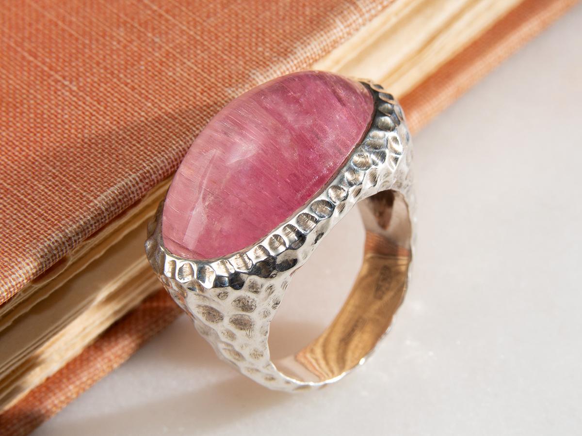 Large Cat's Eye Effect Rubellite Silver Ring Hot Pink Tourmaline Cabochon For Sale 2