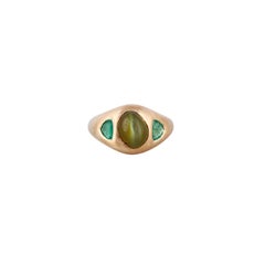 Cats Eye & Emerald Surrounded By Matte Finish 18k Yellow Gold Ring