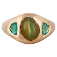 Cats Eye & Emerald Surrounded By Matte Finish 18k Yellow Gold Ring
