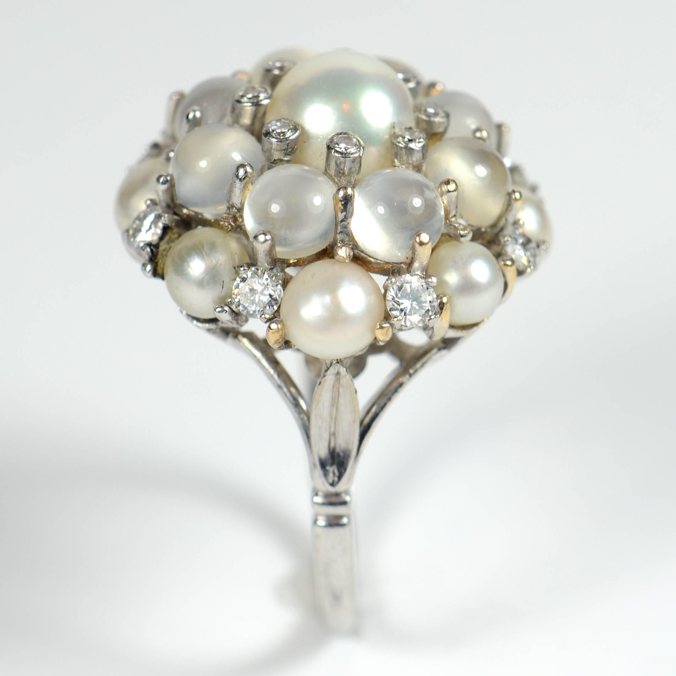 Cat's Eye Moonstone Pearl White Gold Bombe Ring In Good Condition For Sale In London, GB