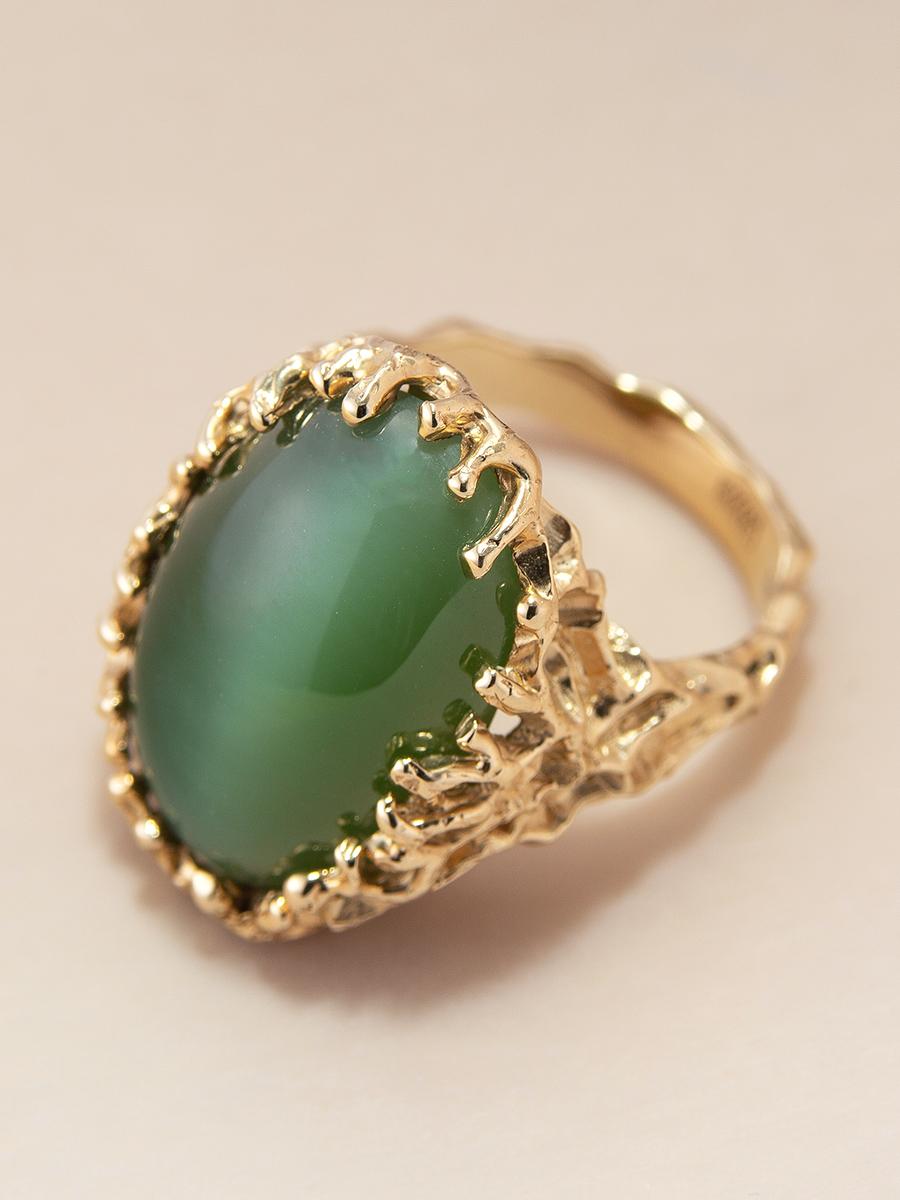Cabochon Cat's Eye Nephrite Jade Gold Ring Chatoyant Effect Gemstone Green vintage For Sale