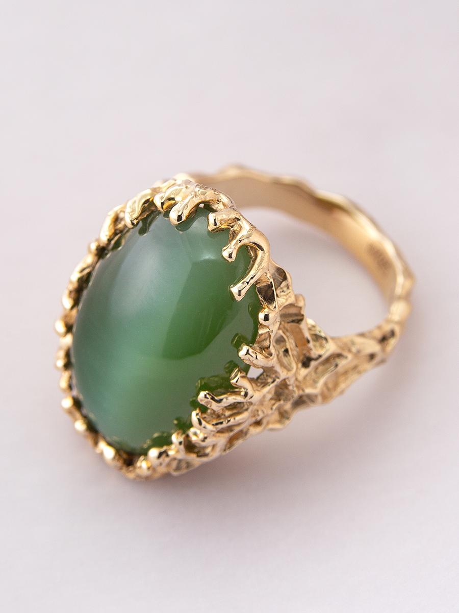 Cat's Eye Nephrite Jade Gold Ring Chatoyant Effect Gemstone Green vintage For Sale 1