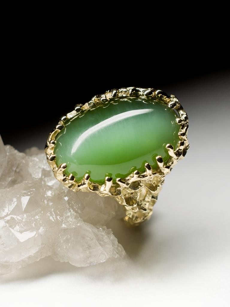 Cat's Eye Nephrite Jade Gold Ring Chatoyant Effect Gemstone Moss Green For Sale 5
