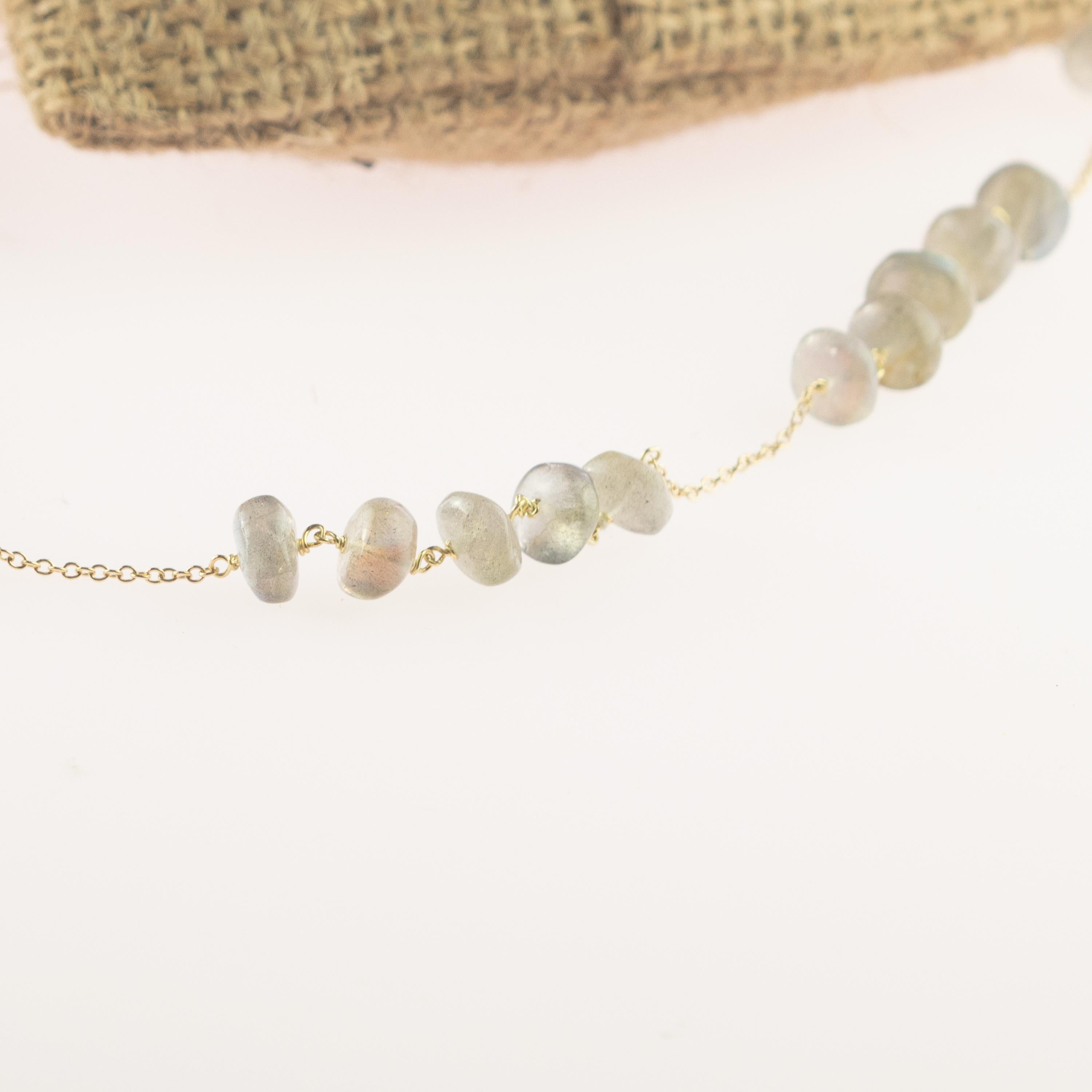 Moderne Collier cocktail chic à chaîne en or jaune 9 carats avec rondelles en forme d'œil de chat, fait à la main en vente