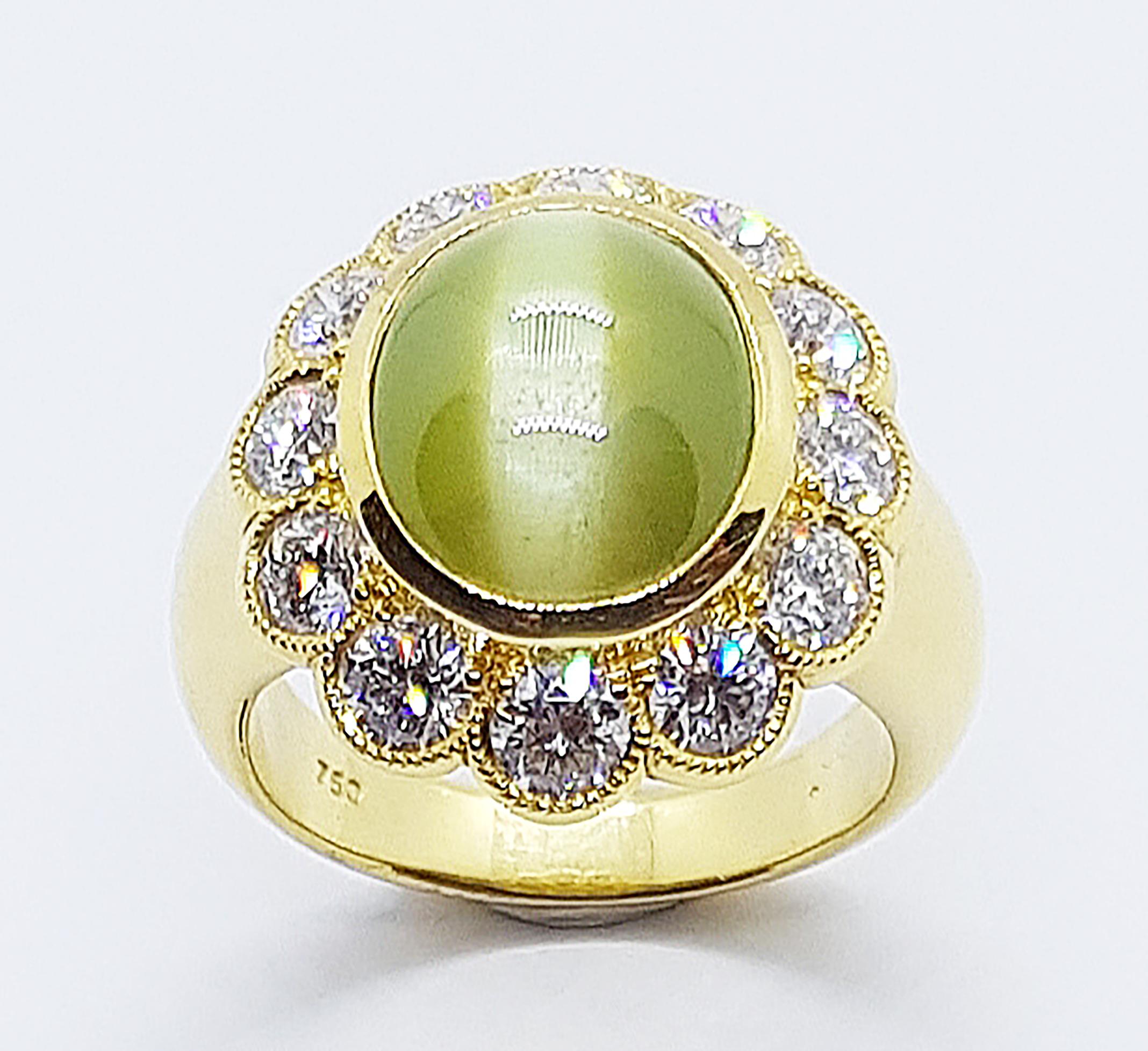 Contemporary GIA Certified 8 cts Chrysoberyl Cat's Eye with Diamond Ring Set in 18 Karat Gold For Sale