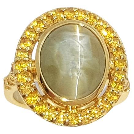 Ring mit Katzenauge und gelbem Saphir in 18 Karat Gold gefasst