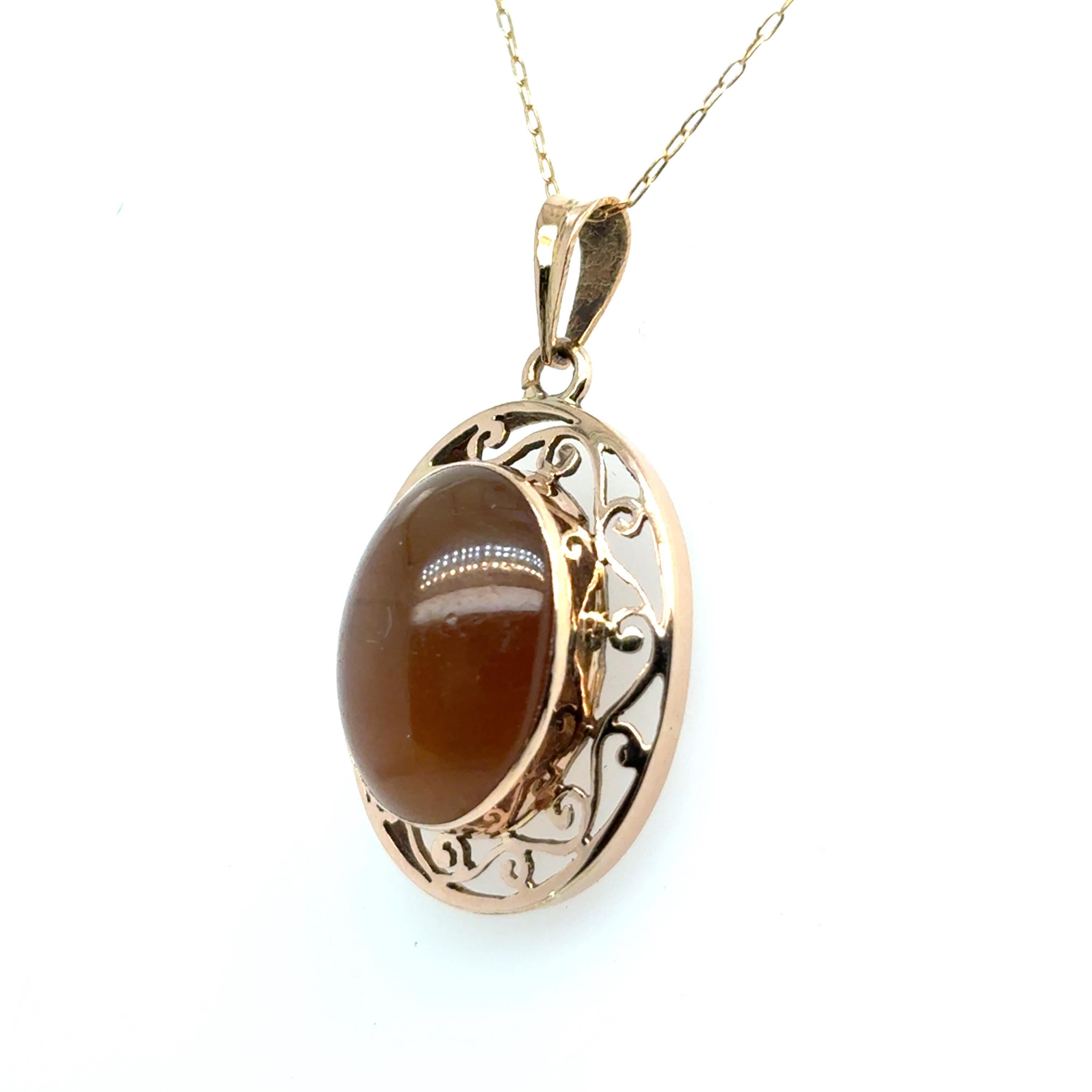 Cat's Eye Yellow Gold Pendant Necklace In New Condition For Sale In Trumbull, CT