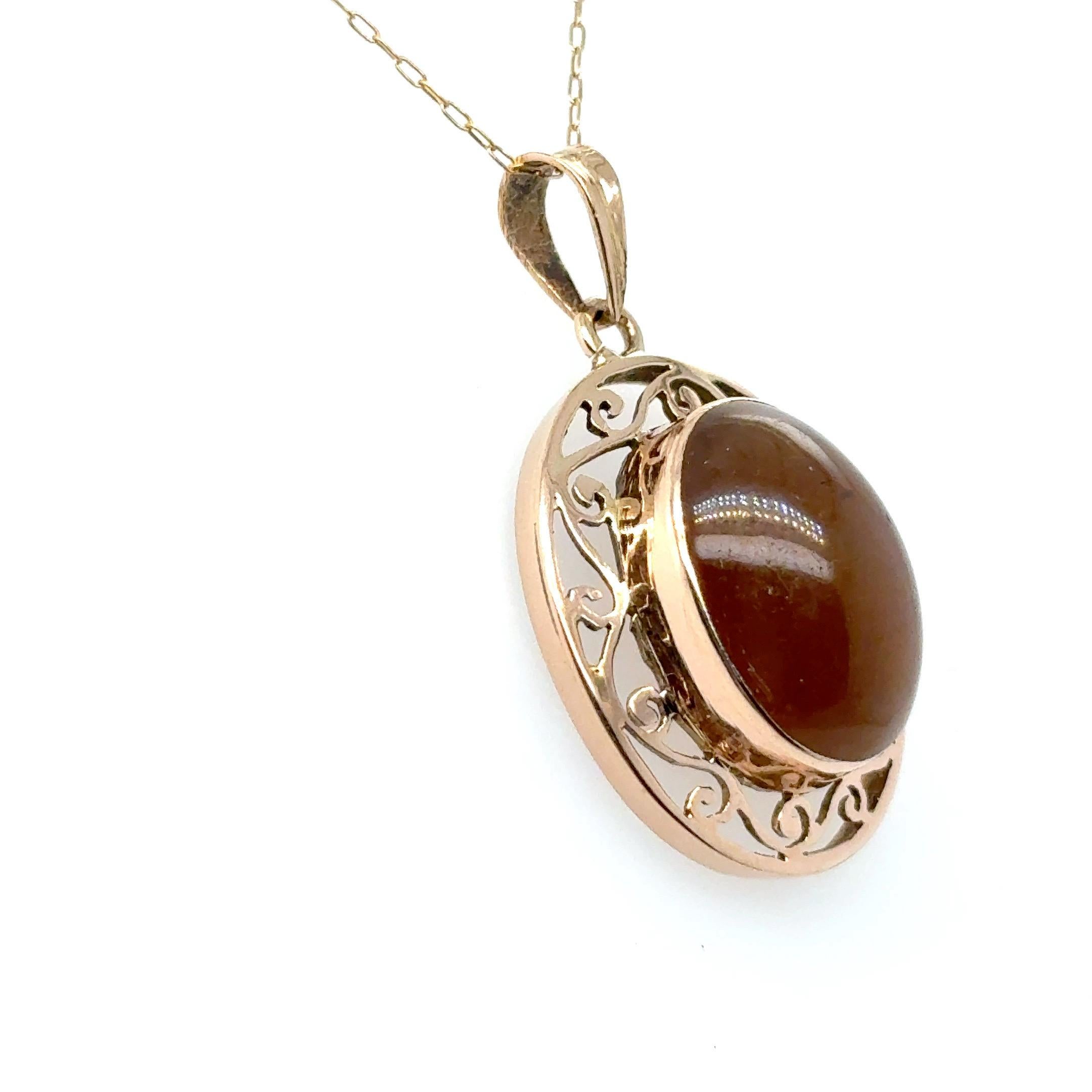 Cat's Eye Yellow Gold Pendant Necklace For Sale 1
