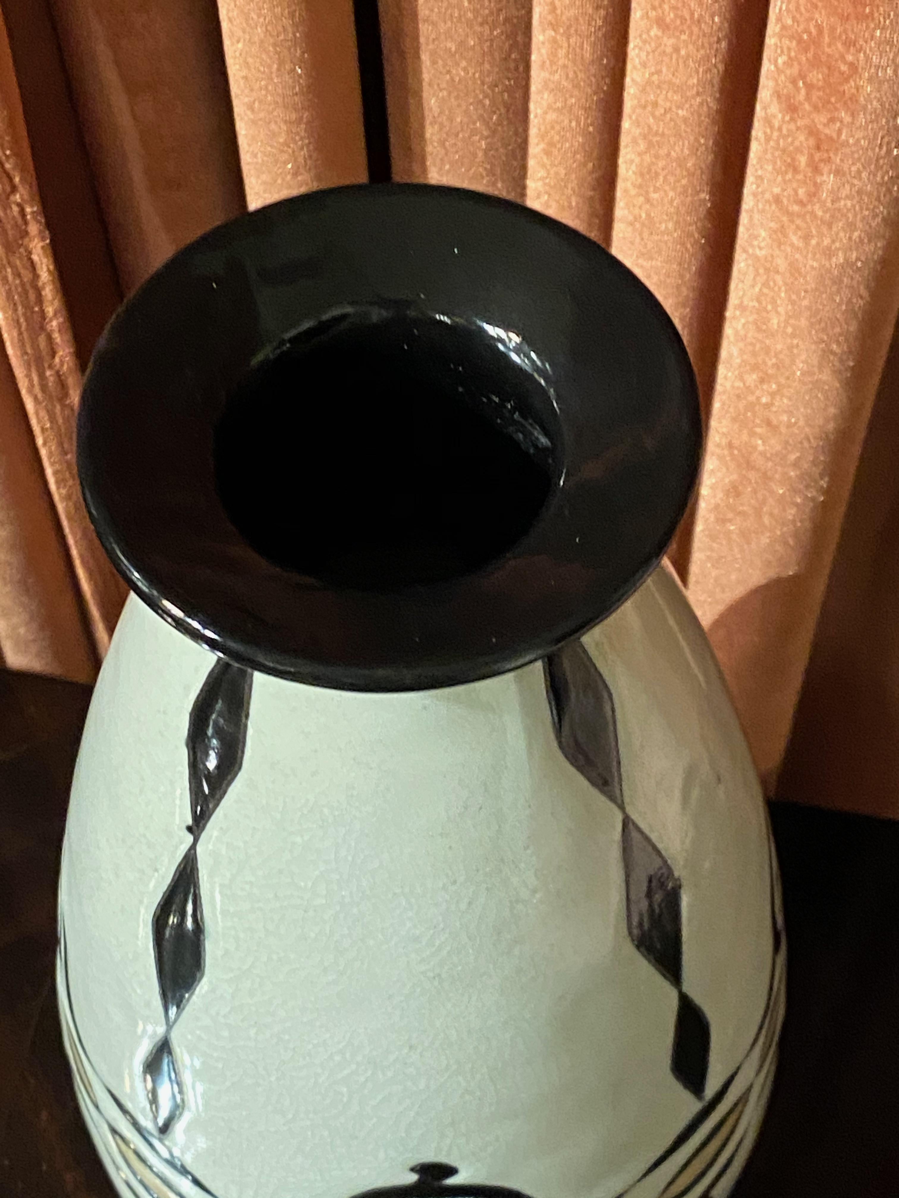 art deco vase shapes