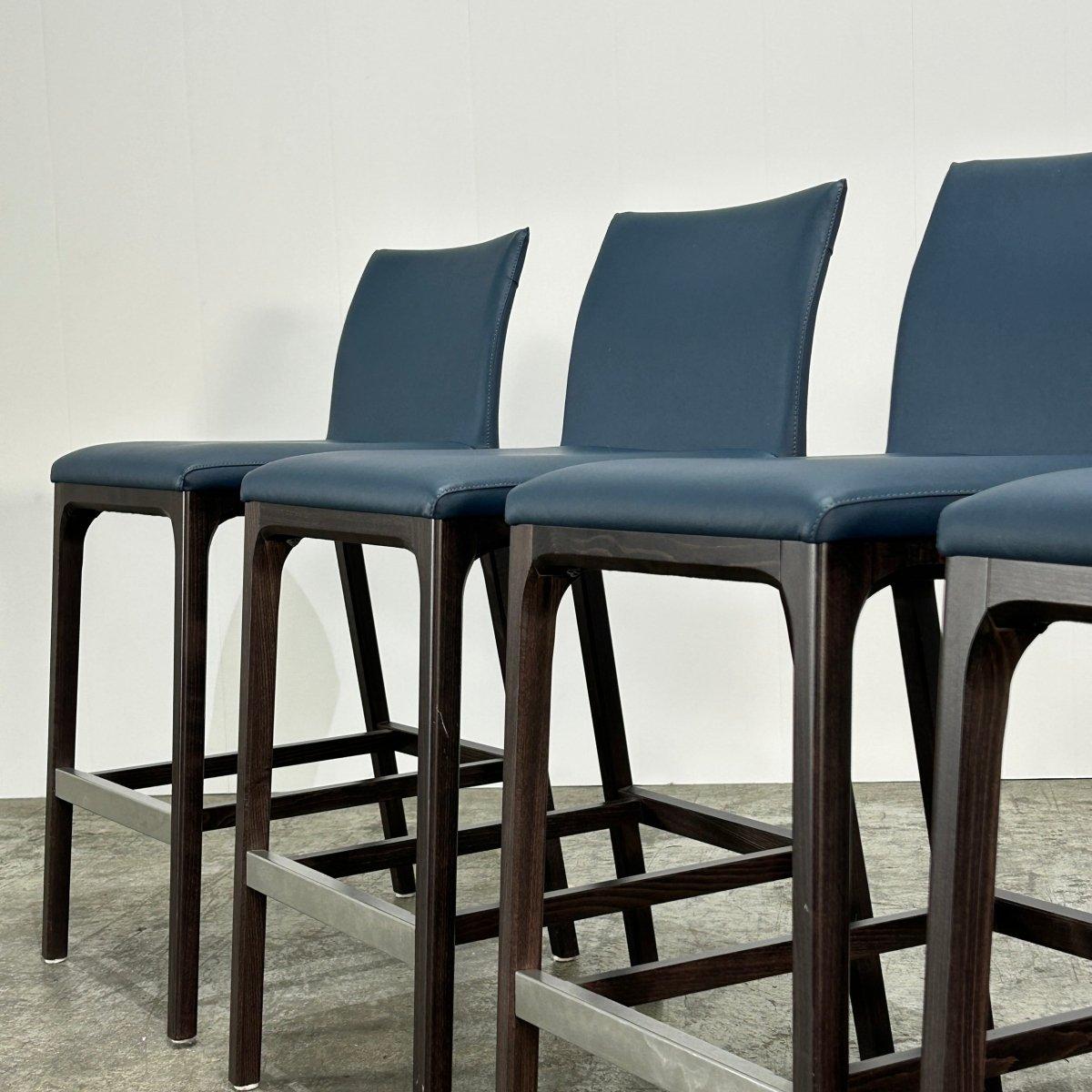 XXIe siècle et contemporain Cattelan Italia Arcadia Blue Leather Bar Stools by Paolo Cattelan, Set of Four (tabourets de bar en cuir bleu de Paolo Cattelan) en vente