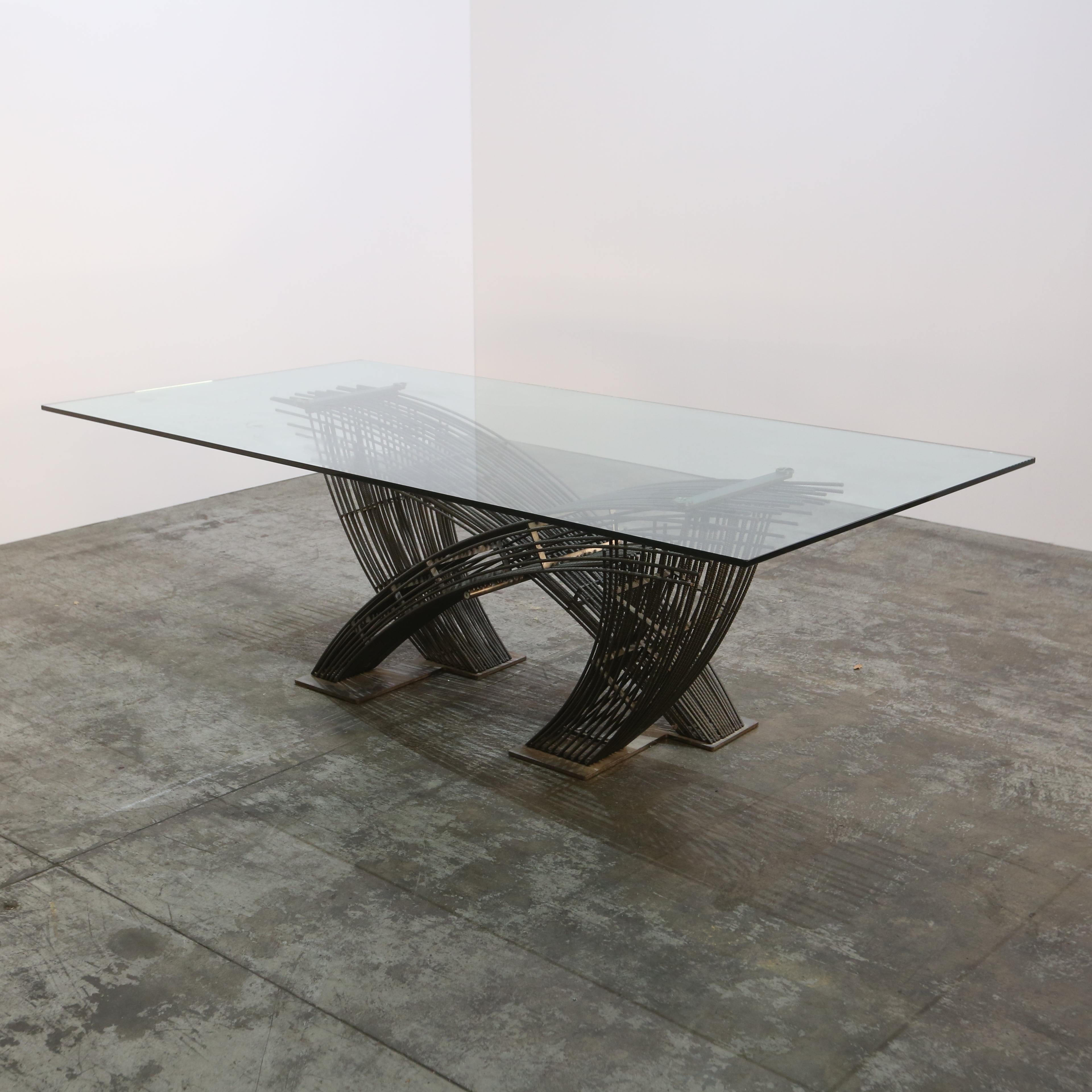 Voici l'étonnante table à manger Hystrix de Cattelan Italia, un véritable chef-d'œuvre du mobilier de luxe. Fabriquée avec les meilleurs matériaux et une attention impeccable aux détails, cette table de salle à manger respire l'élégance et la