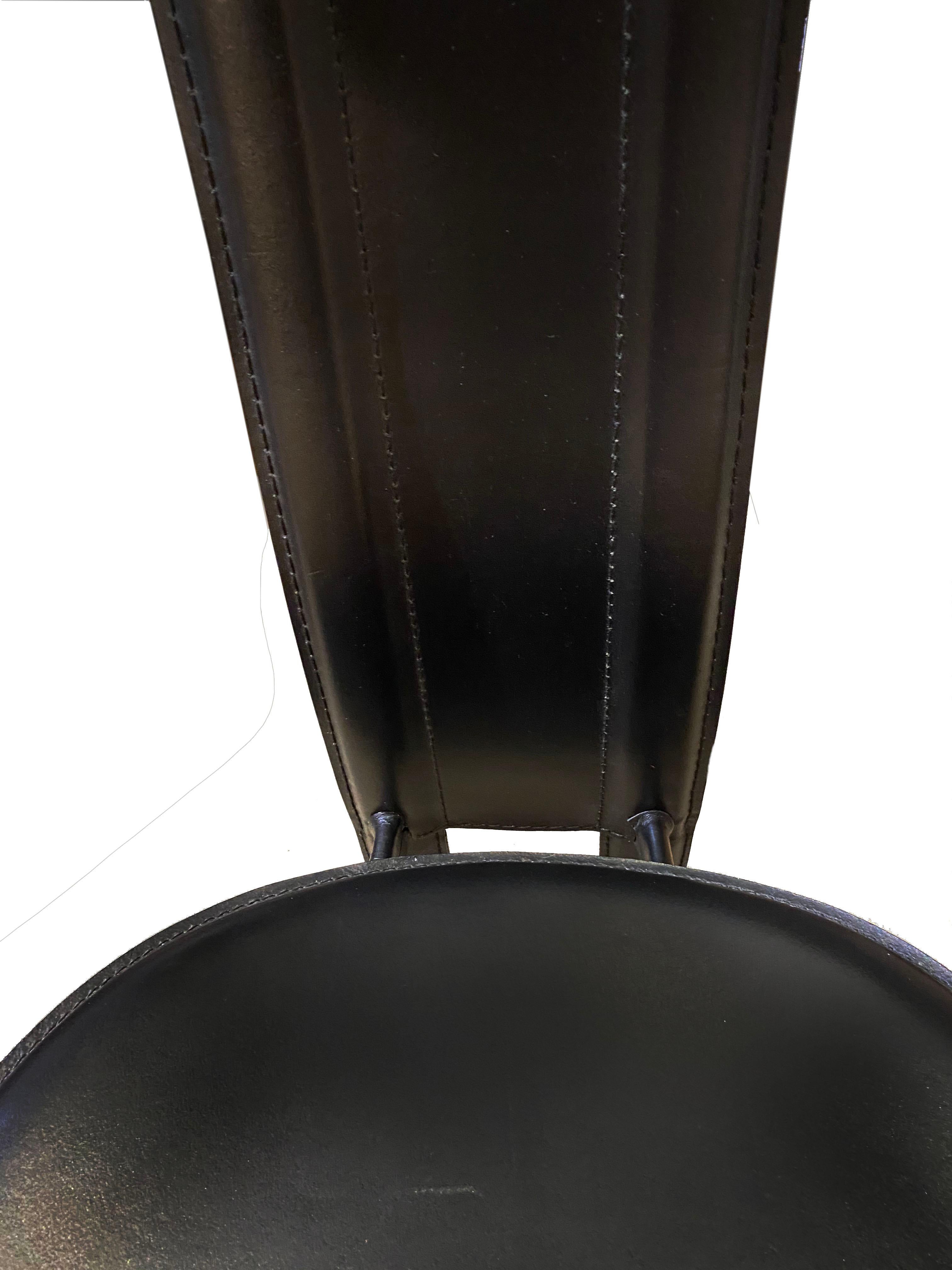Cattelan Italia Sitzgruppe mit 4 Stühlen

schwarzes Leder / Metall
um 1980
Maße: 106 x 49 x 45 cm
die 4: 890 Euro.