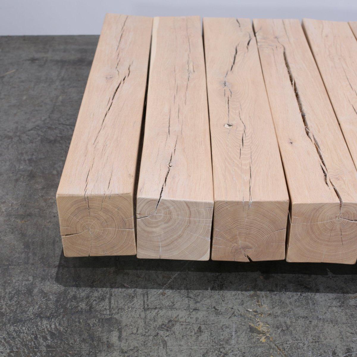 Ti presentiamo il pezzo forte del tuo salotto: il tavolino da caffè di Cattelan Italia. Realizzato con pezzi di legno massiccio, questo tavolino presenta un design minimalista e moderno che eleverà qualsiasi spazio. Il piano in legno e la robusta