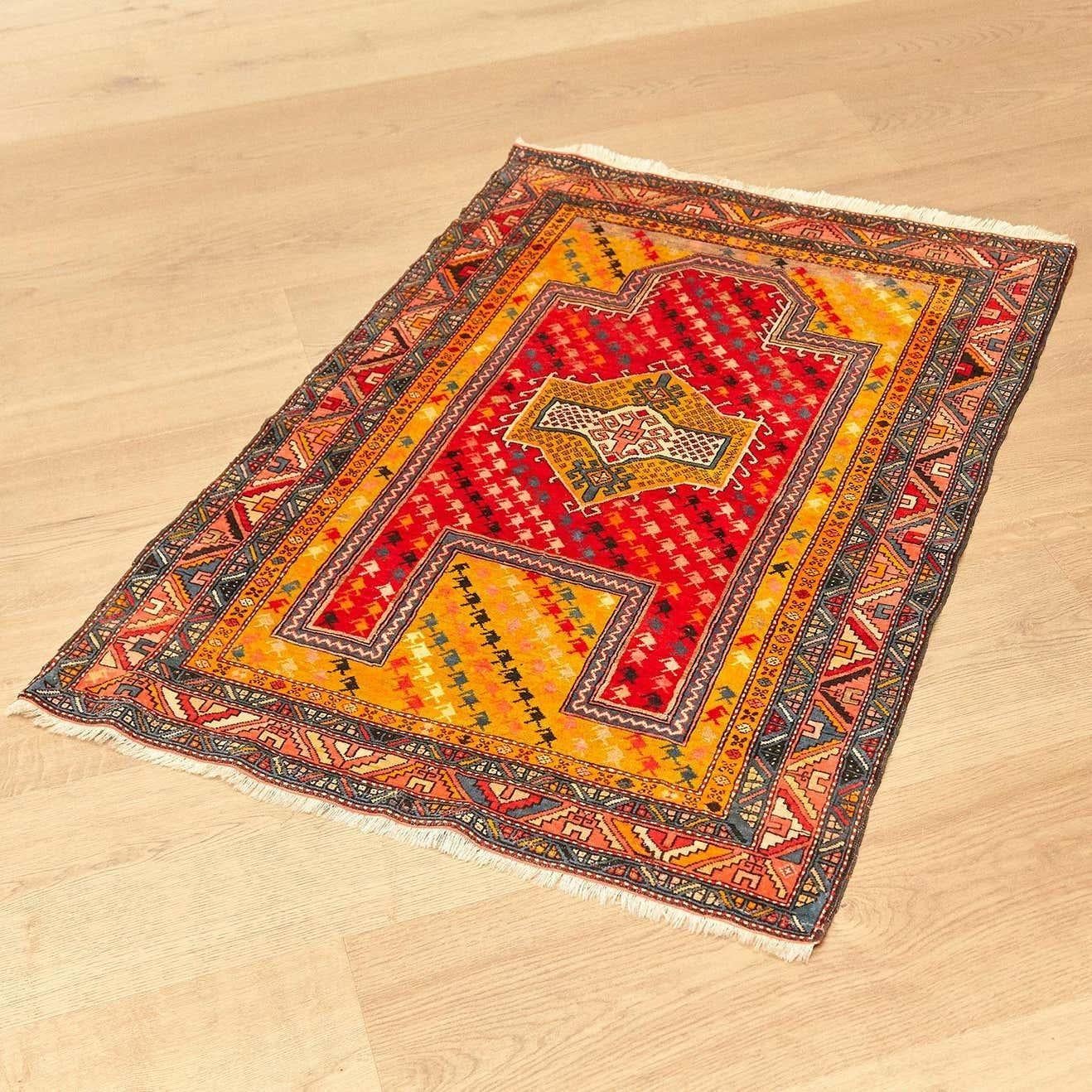 Caucas Shirvan antic wool rug. Measures: 100 x 143.

In original condition with minor wear consistent of age and use, preserving a beautiful patina.

