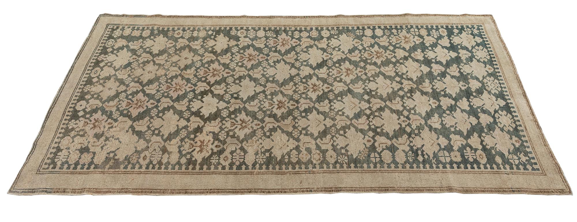 Runner antico caucasico con design tonale all-over in vendita 2