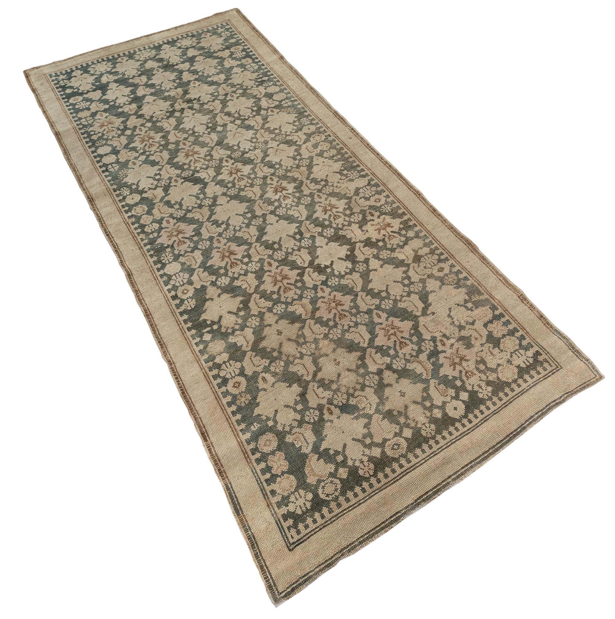 Lana Runner antico caucasico con design tonale all-over in vendita
