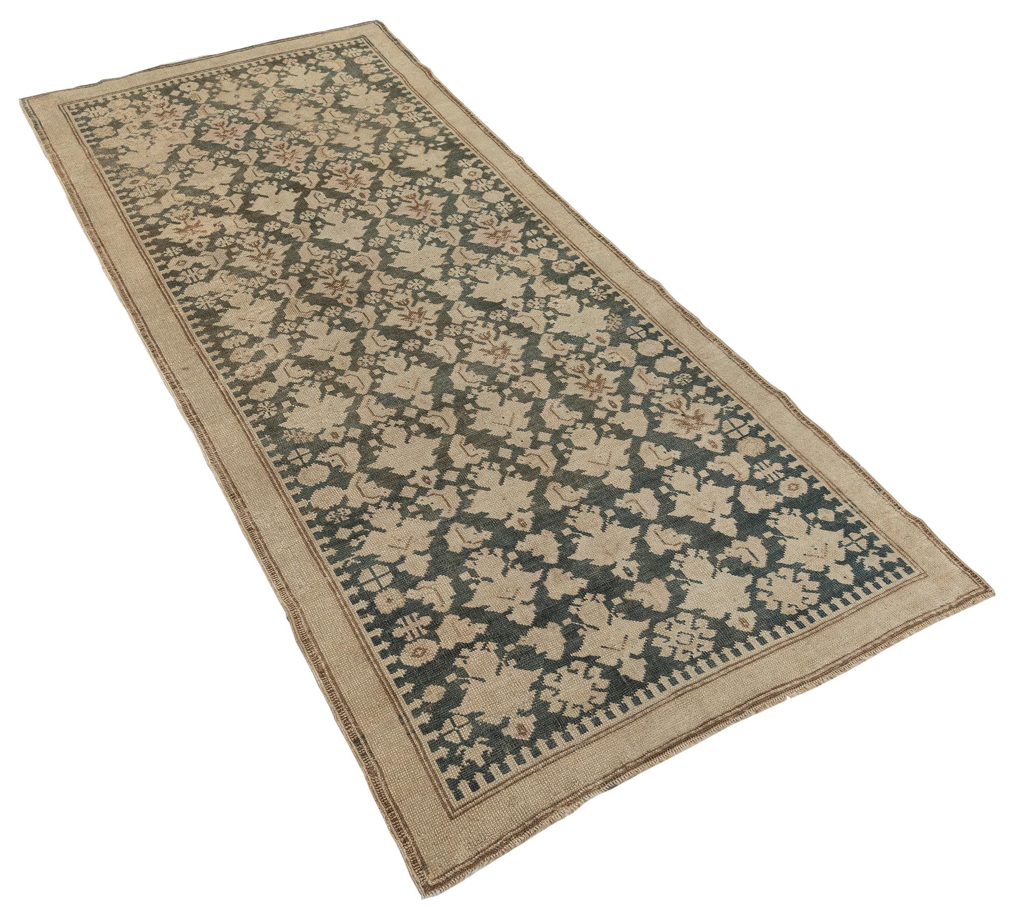 Runner antico caucasico con design tonale all-over in vendita 1