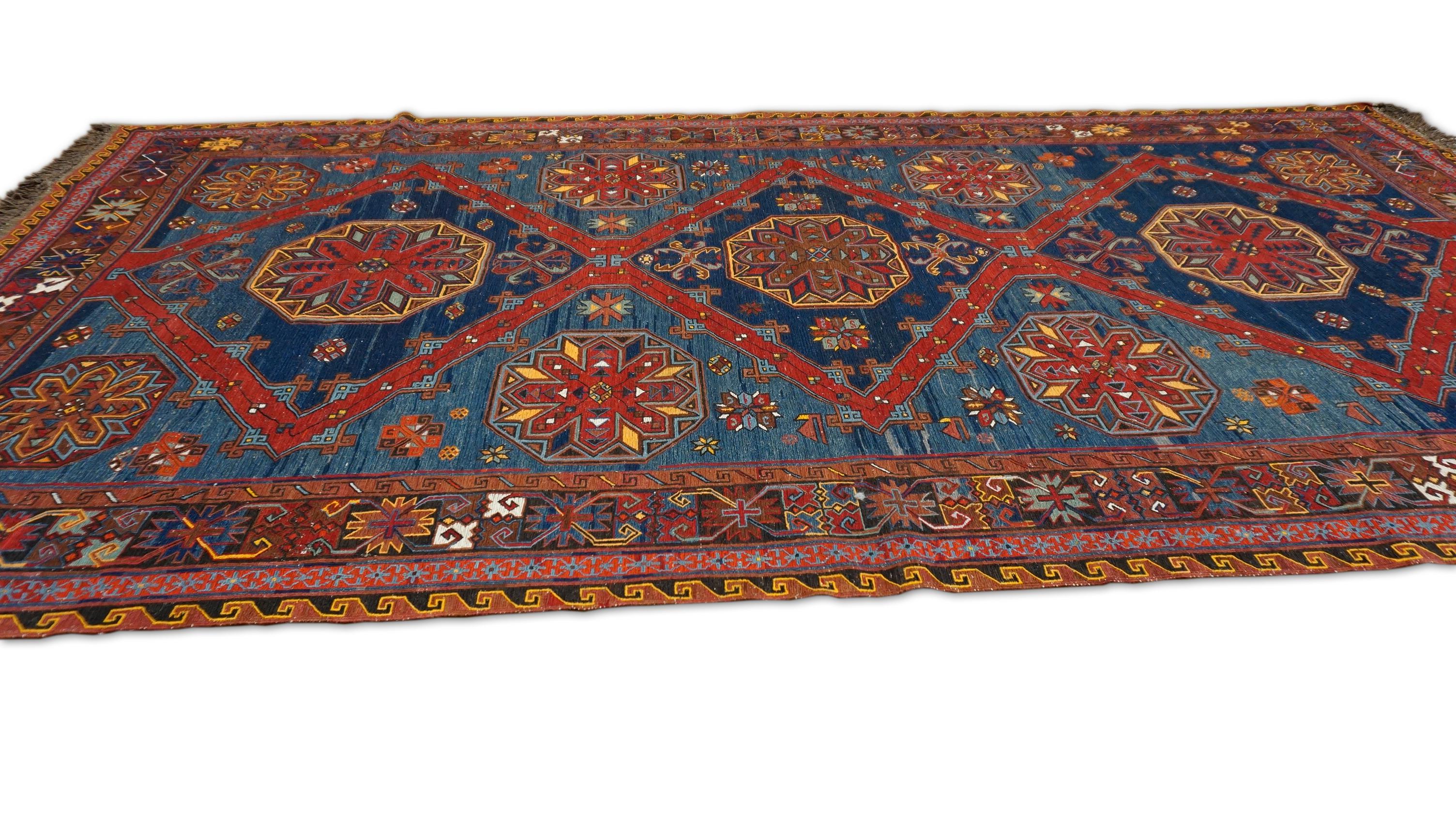 Kaukasischer Wollteppich 6'6''x12'3'' (20. Jahrhundert) im Angebot