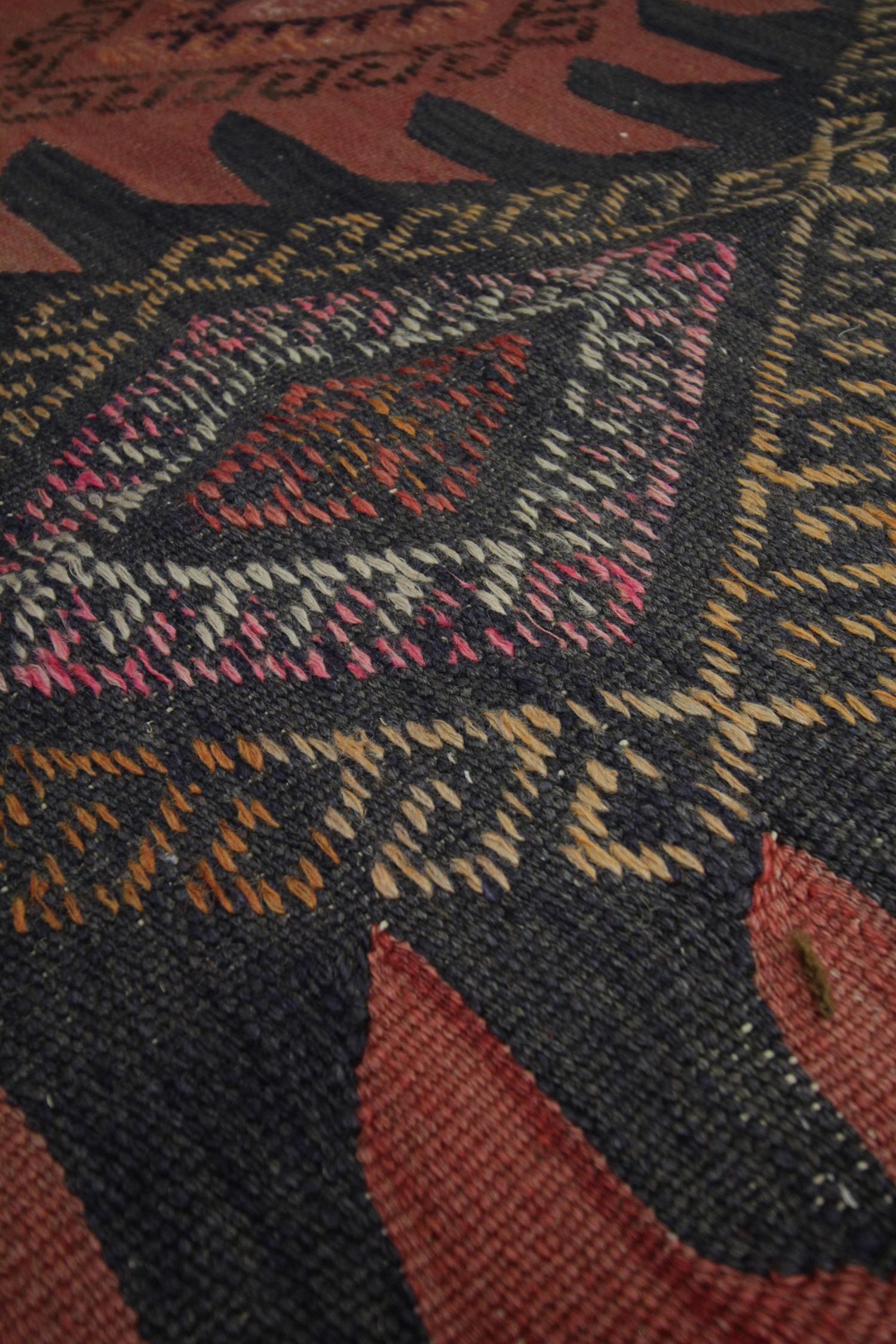 Kaukasischer Kelim-Teppich, handgefertigter Teppich aus roter und blauer Wolle (Handgeknüpft) im Angebot
