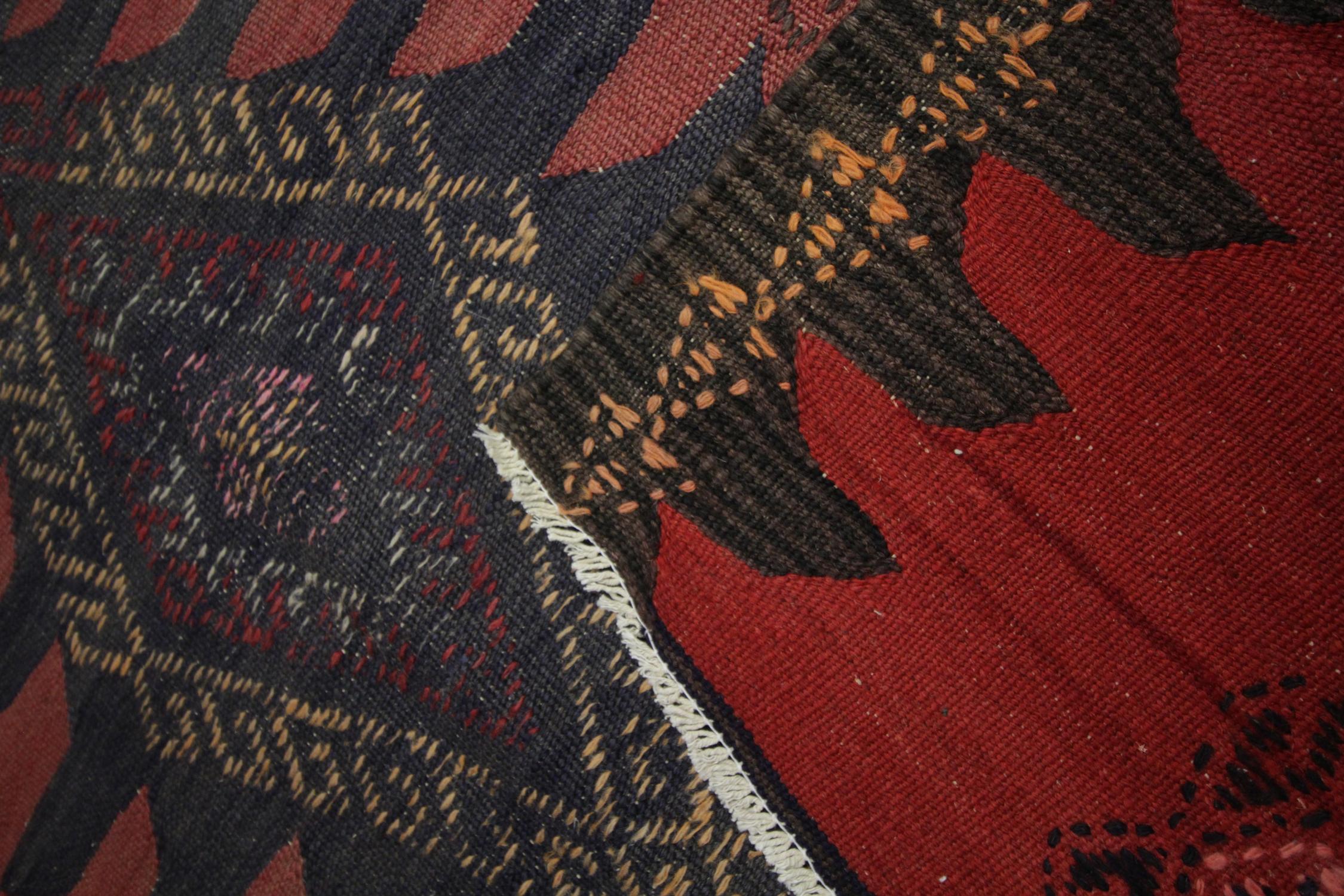 Kaukasischer Kelim-Teppich, handgefertigter Teppich aus roter und blauer Wolle im Zustand „Hervorragend“ im Angebot in Hampshire, GB