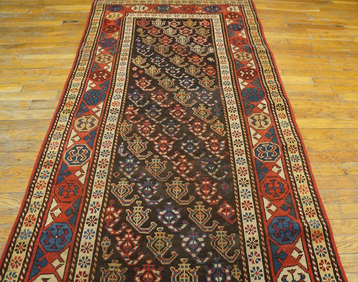 Tapis Moghan du début du 20ème siècle ( 3' x 9'6
