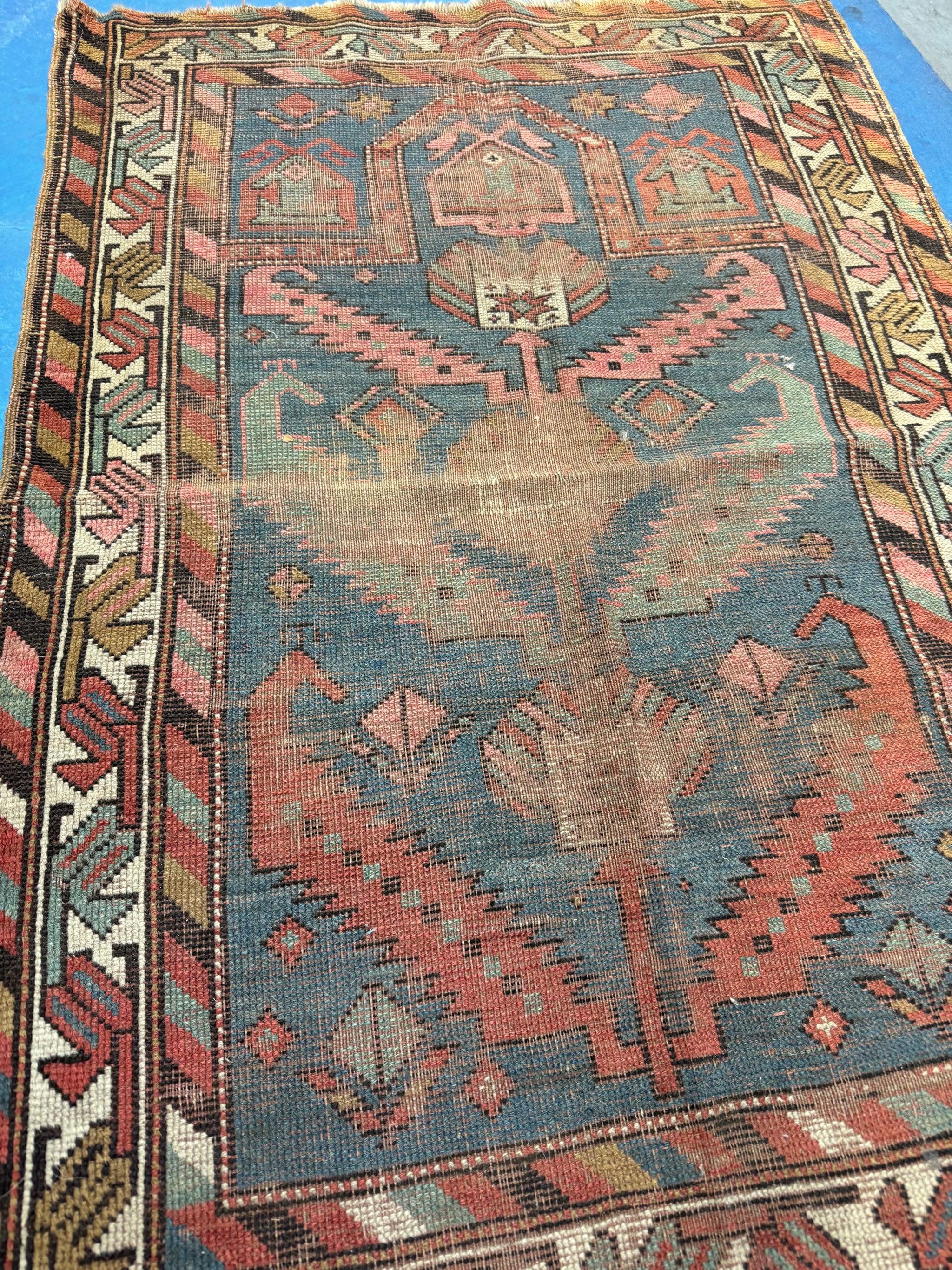 Alfombra de oración caucásica con bonito diseño floral y colores, c. 1920 en Bueno estado para la venta en Milwaukee, WI