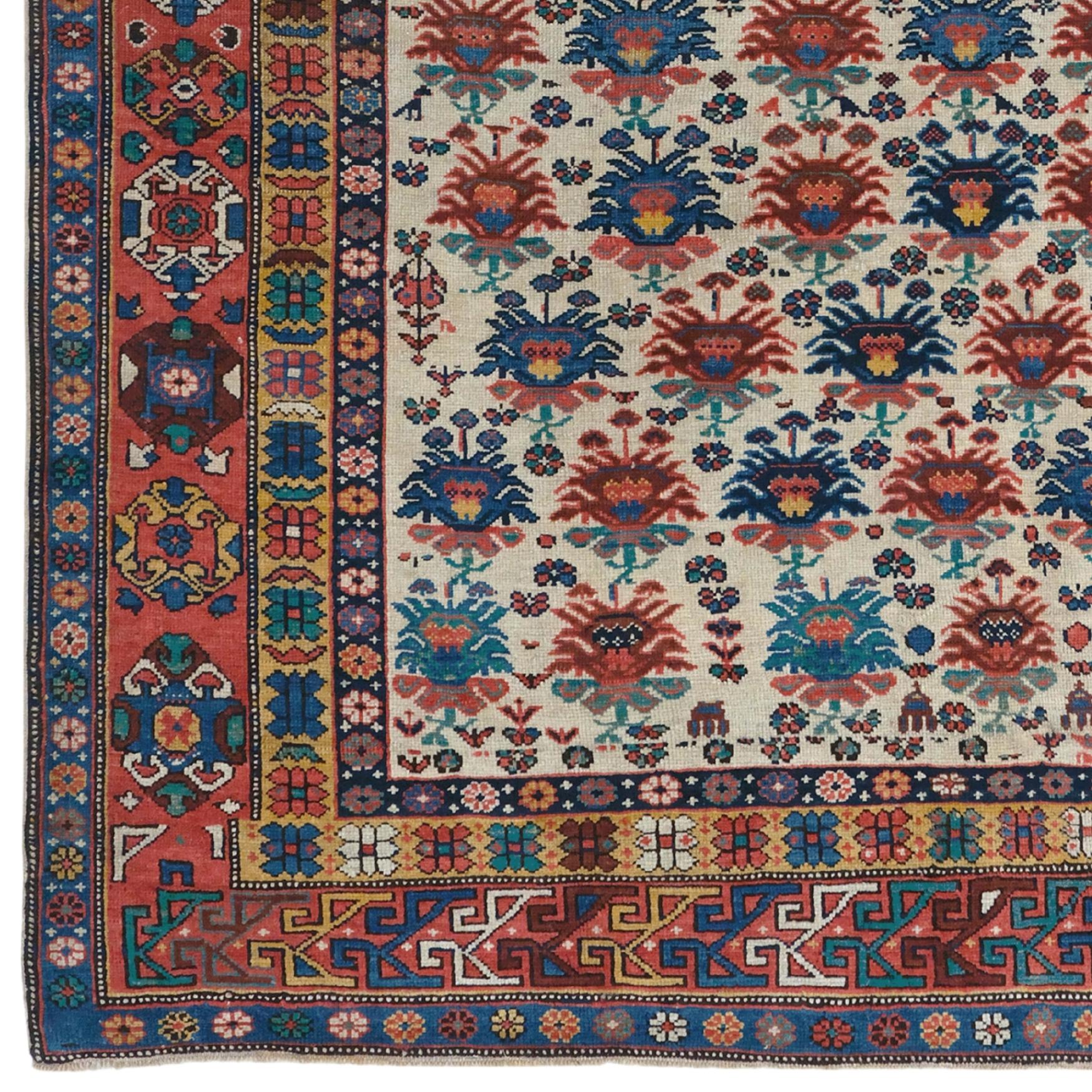 Ce charmant tapis antique de Shirvan que vous tenez entre vos mains représente parfaitement l'art du tissage et l'esthétique du XIXe siècle. Ce tapis, propre à la région de Shirvan en Azerbaïdjan, attire l'attention par ses motifs élégants et ses