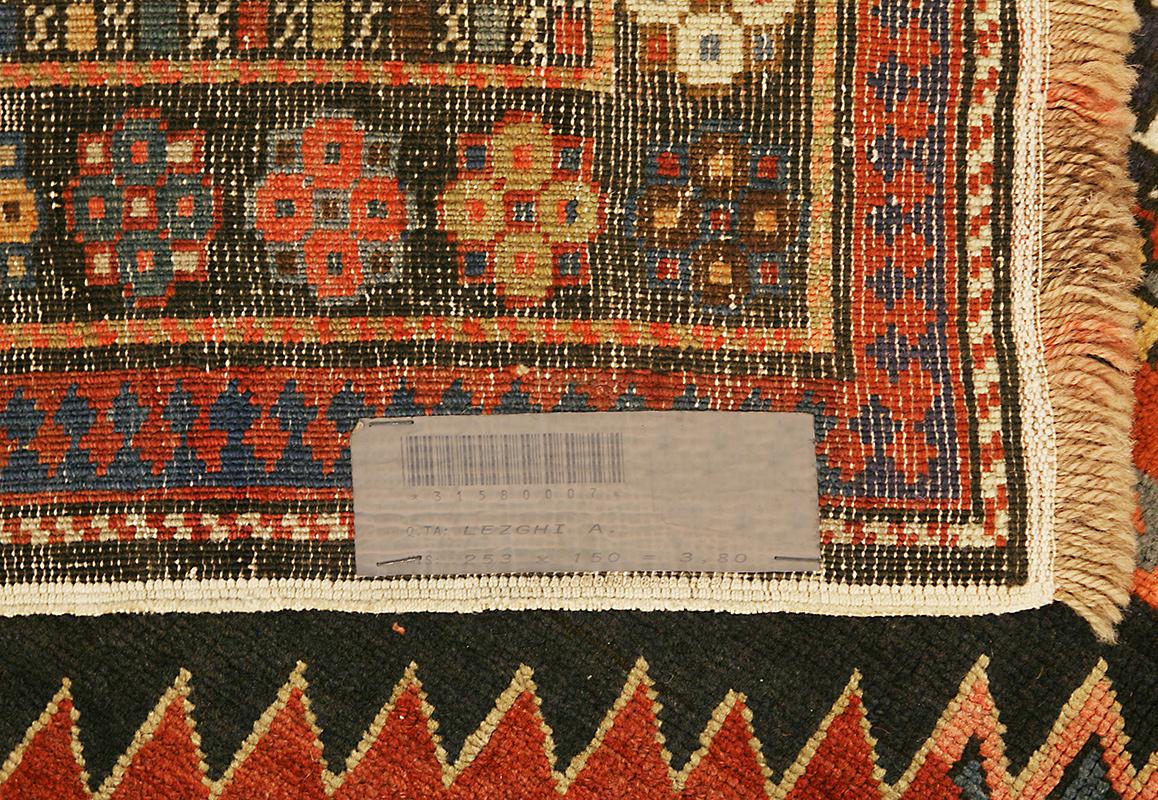 20ième siècle Tapis caucasien Lezghi en vente