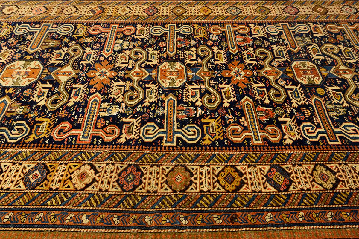 Antique Caucasian Perpedil Rug, 1880-1900.
A real rarity considering the format of this incredible Perpedil. The all-round design, with the typical “Perpedil design” or a succession of stylized “ram’s horns” motifs both laterally and along the