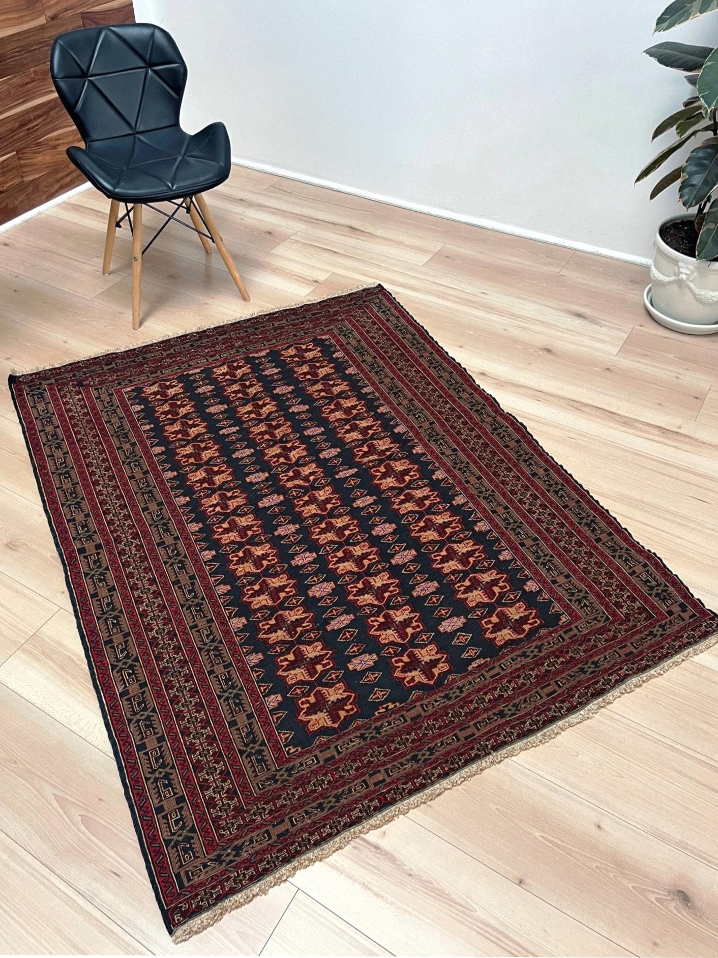 Caucasien Soumak caucasien / Tenture murale • 4'x5' • Tapis tissé plat fait à la main • 1950s en vente