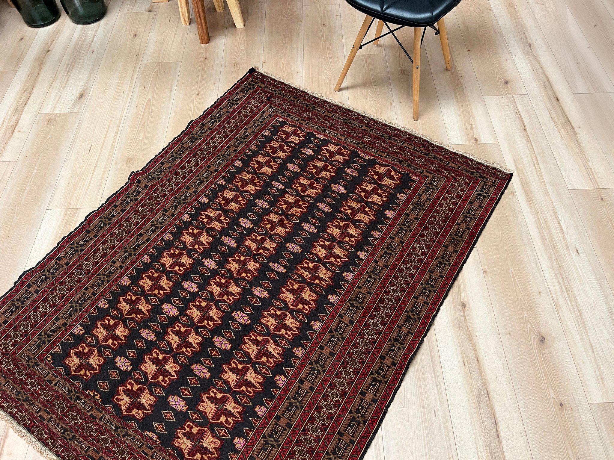 Soumak caucasien / Tenture murale • 4'x5' • Tapis tissé plat fait à la main • 1950s Bon état - En vente à Burlingame, CA