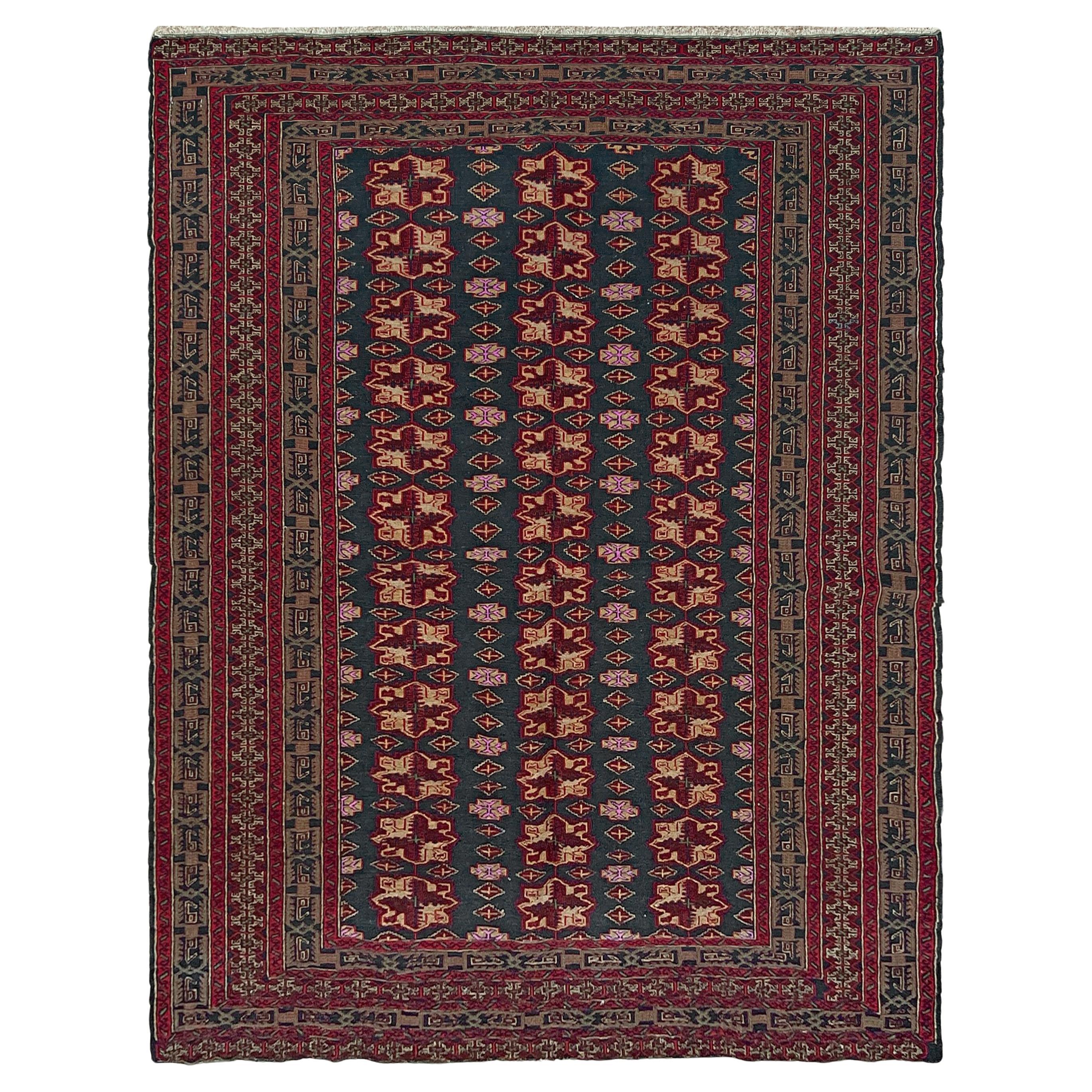 Soumak caucasien / Tenture murale • 4'x5' • Tapis tissé plat fait à la main • 1950s en vente