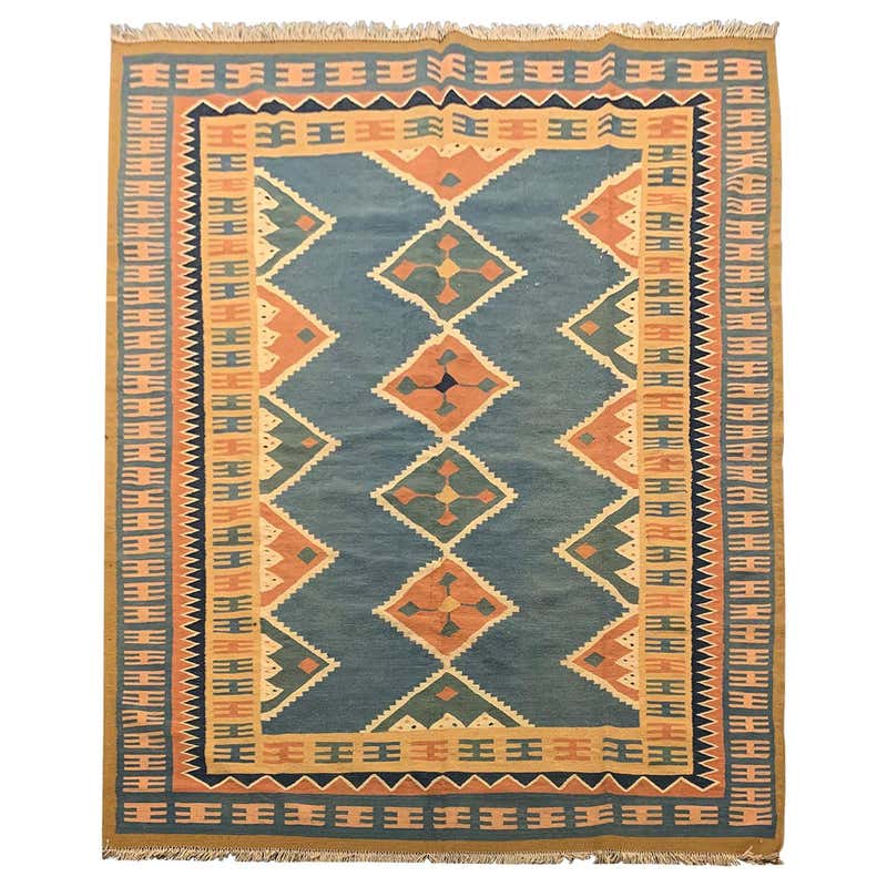 Traditional Floral Pakistani Area Rug at 1stDibs