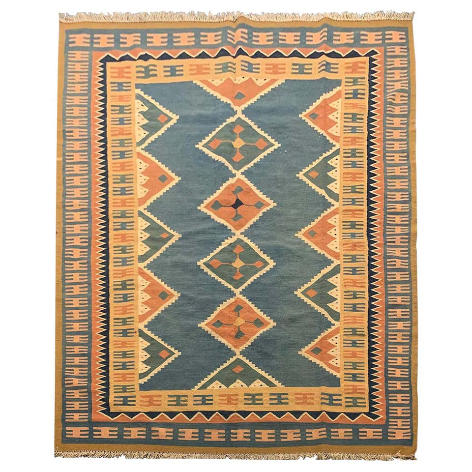 Traditional Floral Pakistani Area Rug at 1stDibs