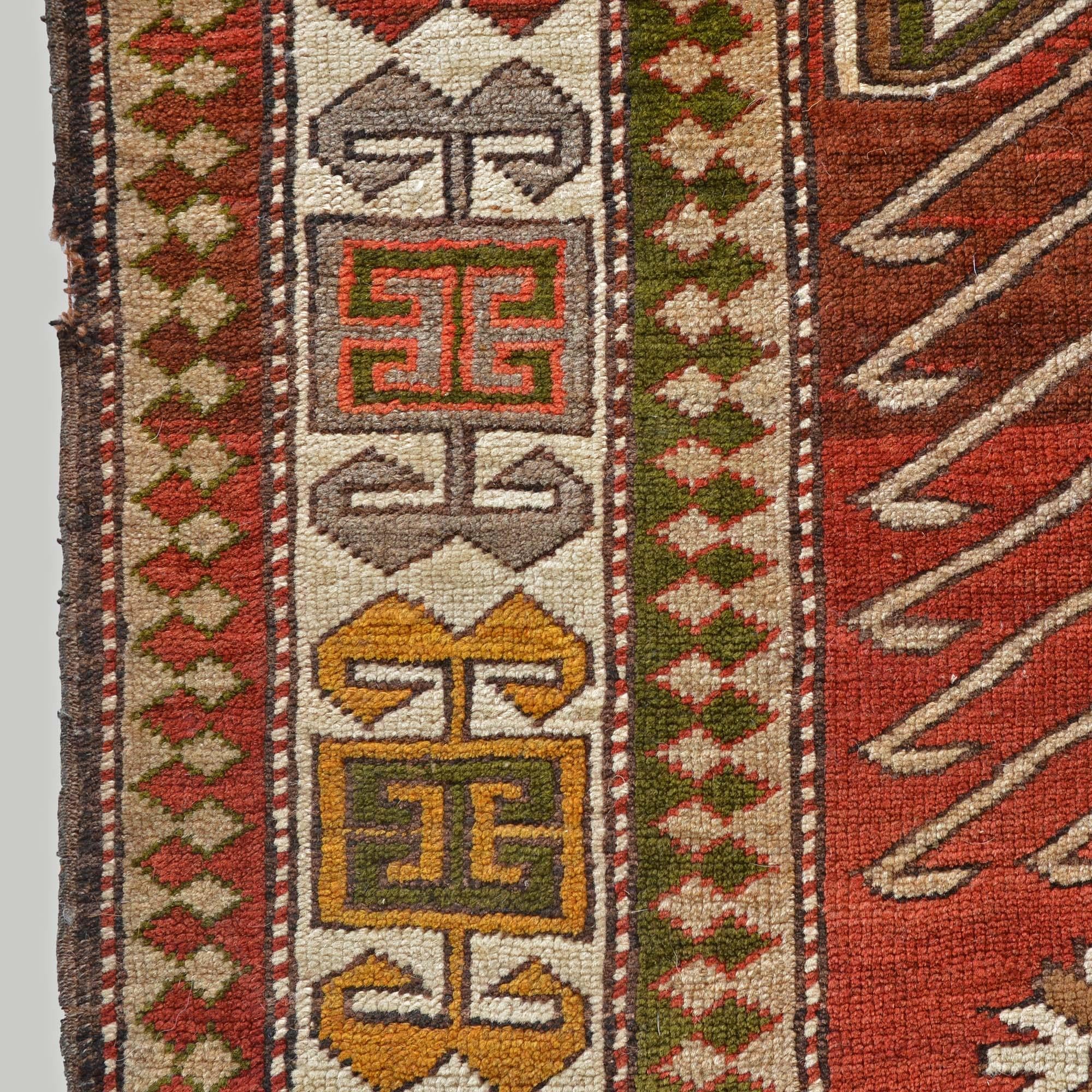 Kaukasus-Kazak-Teppich mit Hakenmedaillons (20. Jahrhundert) im Angebot