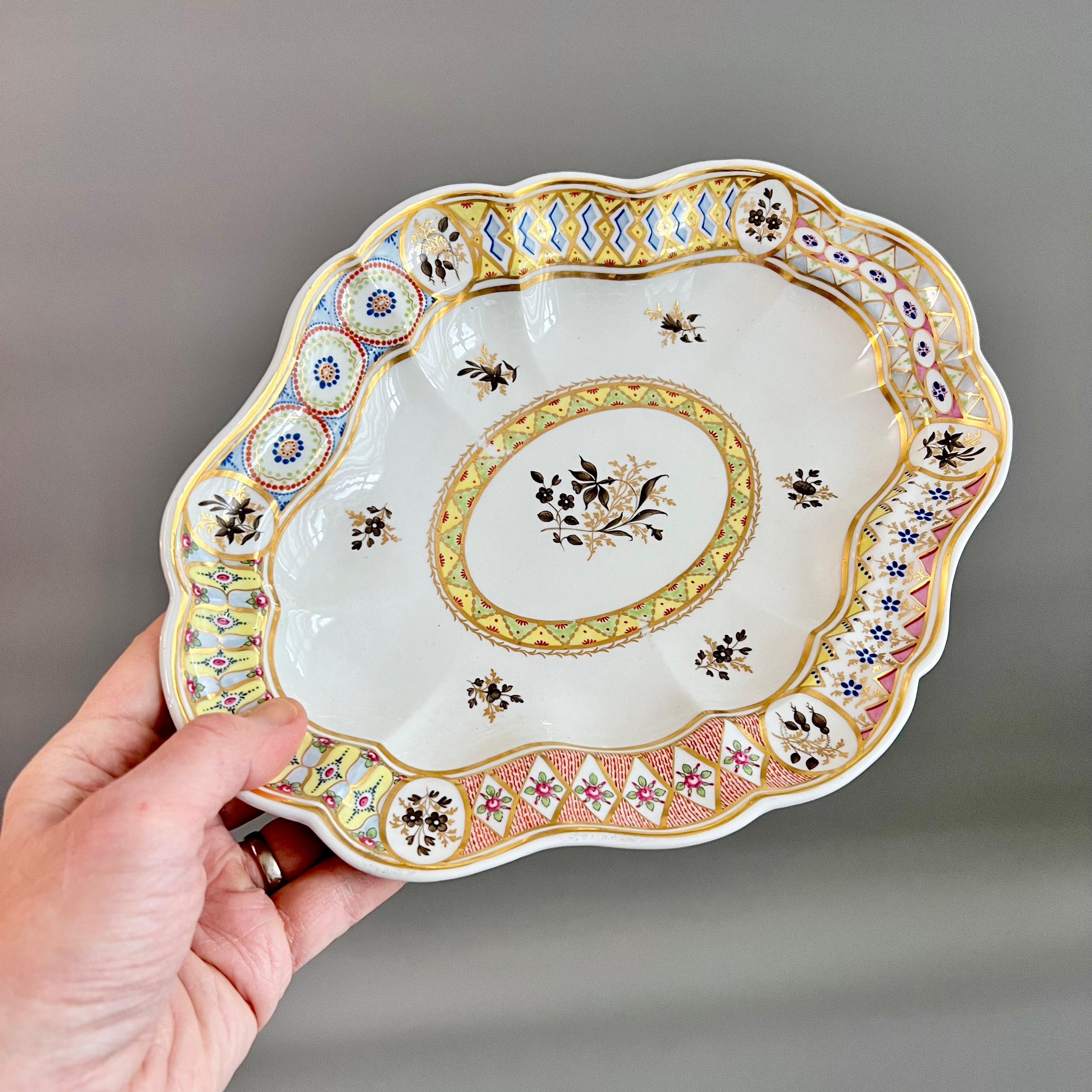 Plato Caughley, diseño arlequín al estilo del servicio Donegall, ca 1793 Neoclásico en venta