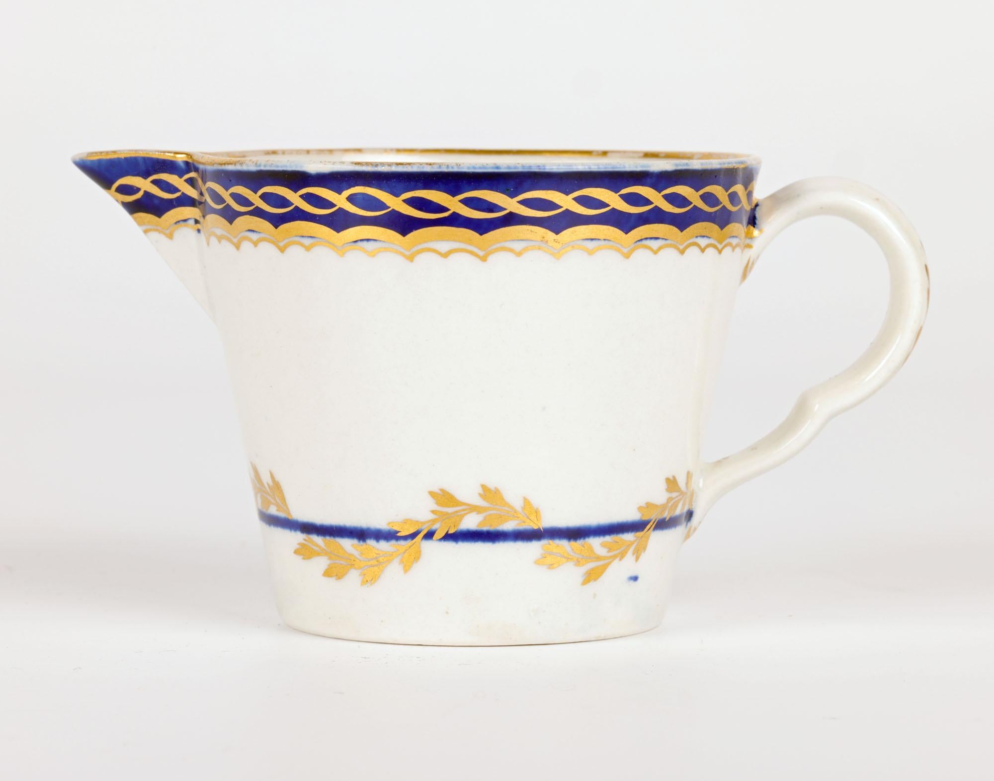 Jarra de crema de porcelana inglesa en forma de cubo Caughley Porcelain en venta 5