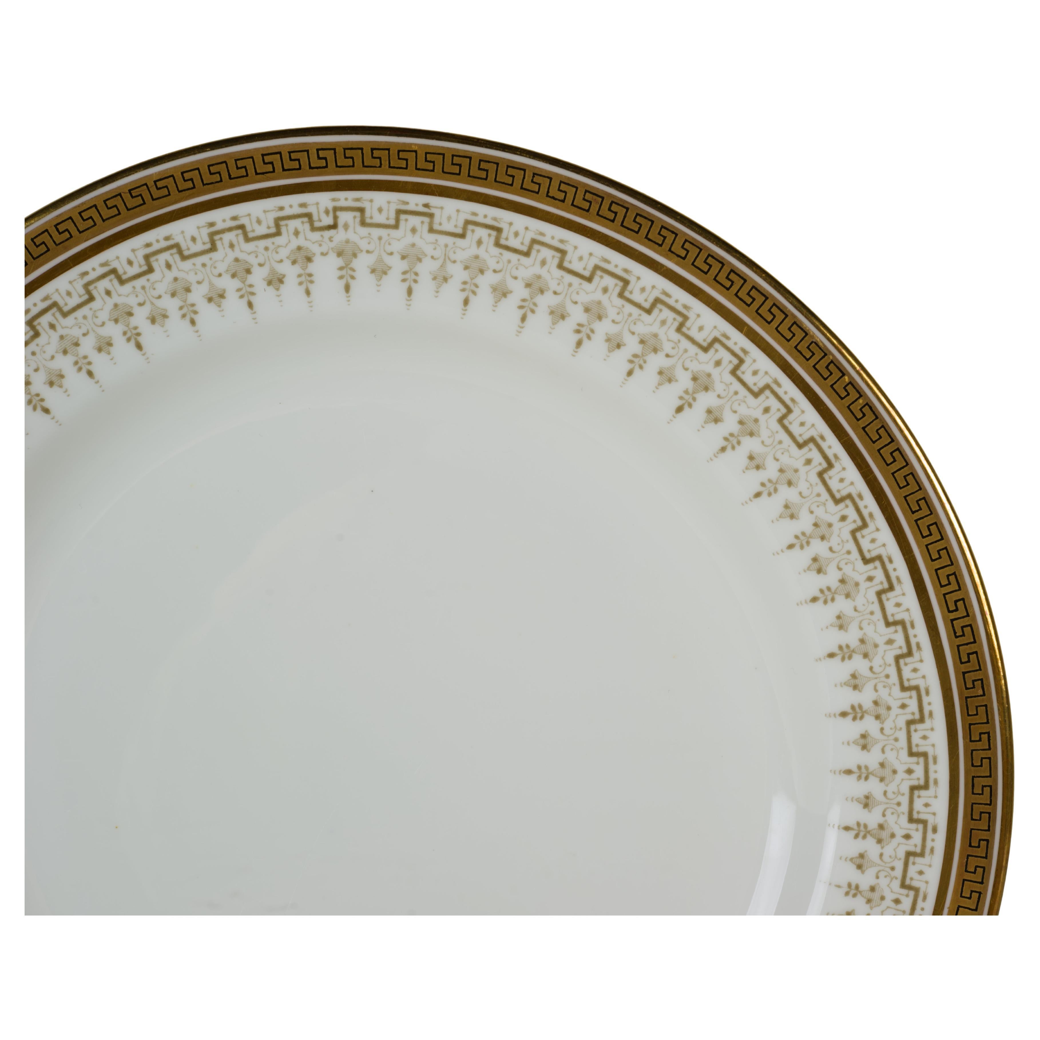 
Up for your consideration is the set of 6 luncheon plates made by Cauldon for Higgins & Seiter, New York. The plates are 