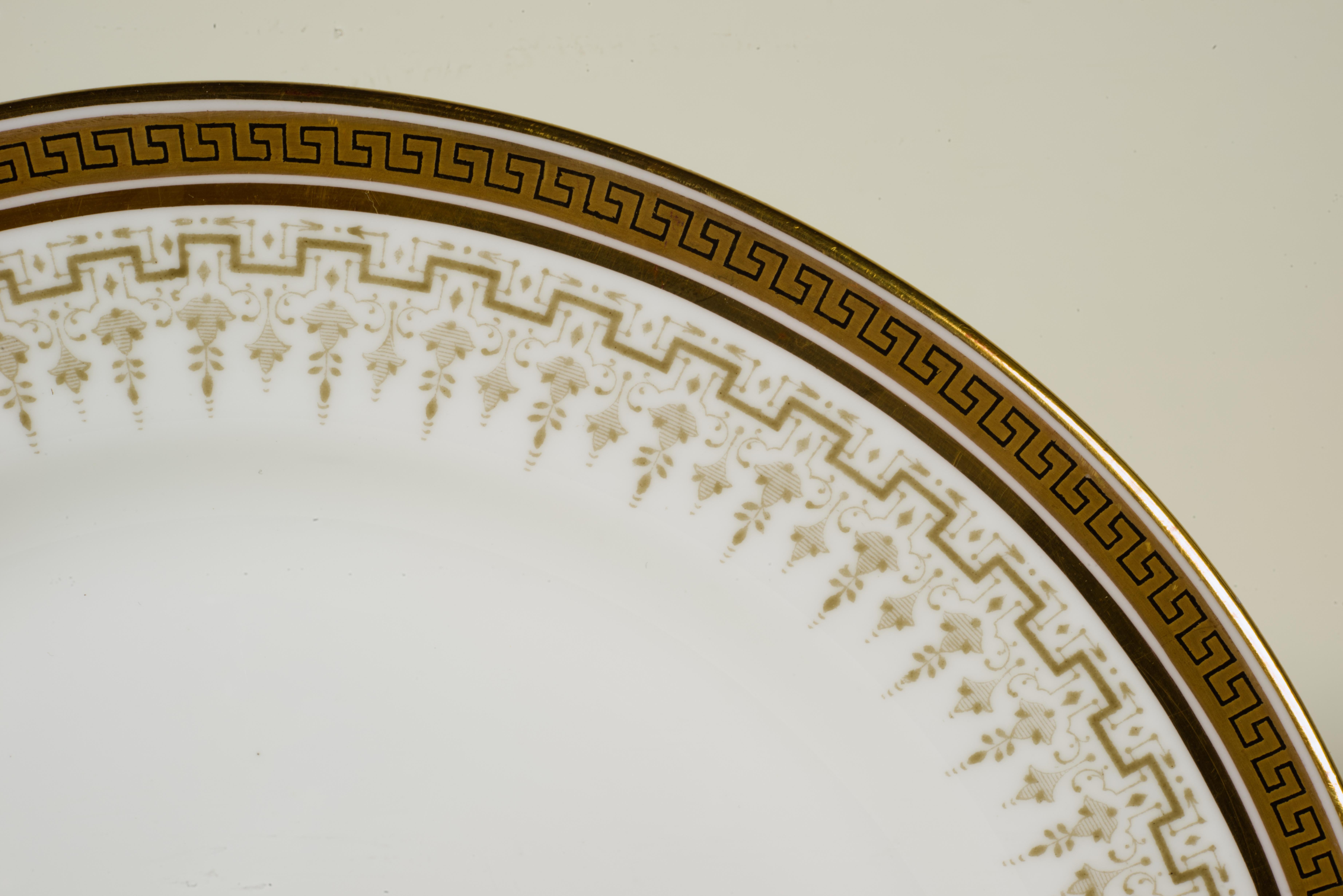 Cauldon set of 6 luncheon plates in H8413 pattern, 1904-1915 In Good Condition For Sale In Clifton Springs, NY