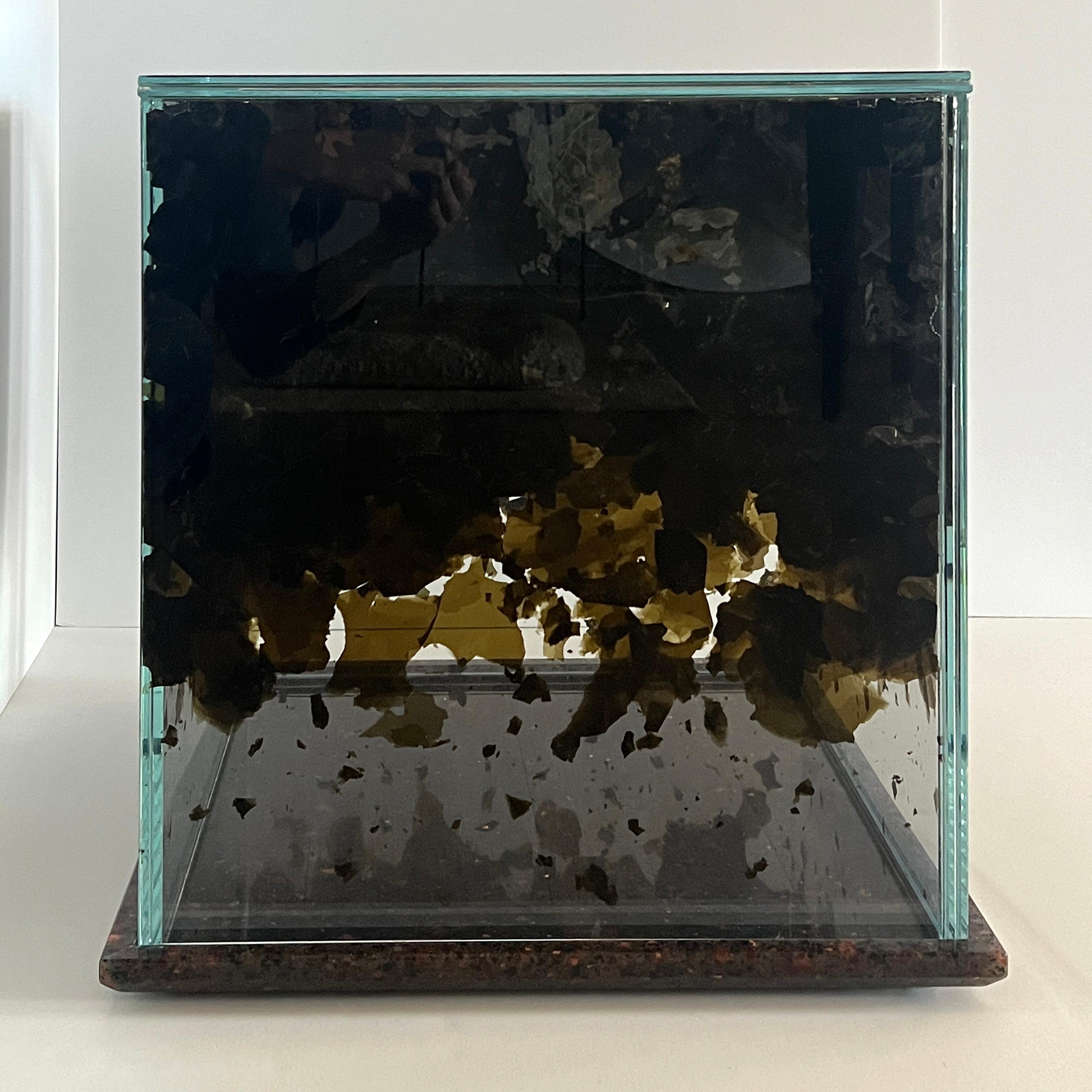INTERMICA (CAUSEWAY)
SIDE TABLE, 2023

InterMica® glass: Laminated Starphire glass with black mica flakes; 
Base: Polyester resin panel, 20 x 20 x 20 in.

InterMica is an architectural specialty glass product, crafted from carefully selected flakes