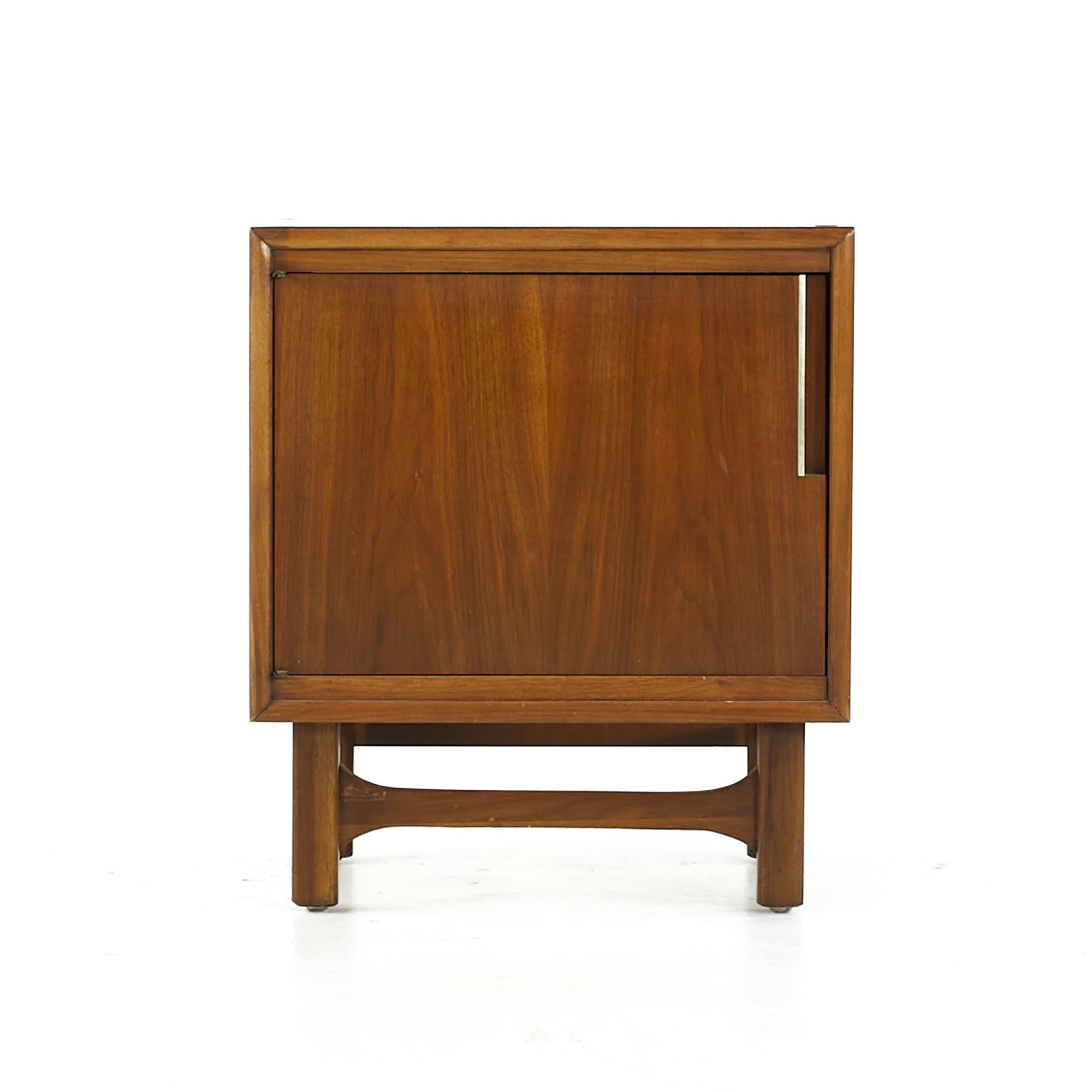 American Cavalier Furniture Midcentury Walnut Nightstand, Pair For Sale