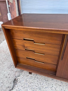 Niedrige Kommode im Cavalier-Stil / Sideboard