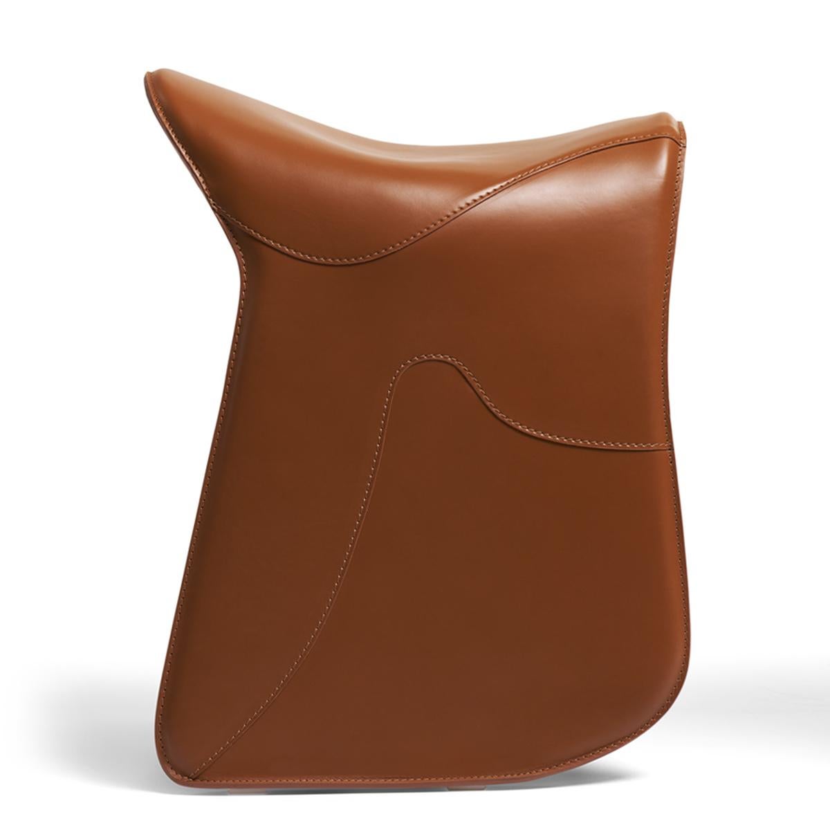 Stool Cavallero brown with structure in
steel and upholstered and covered with
handstitched genuine full grain brown leather.
Also available in black leather.
